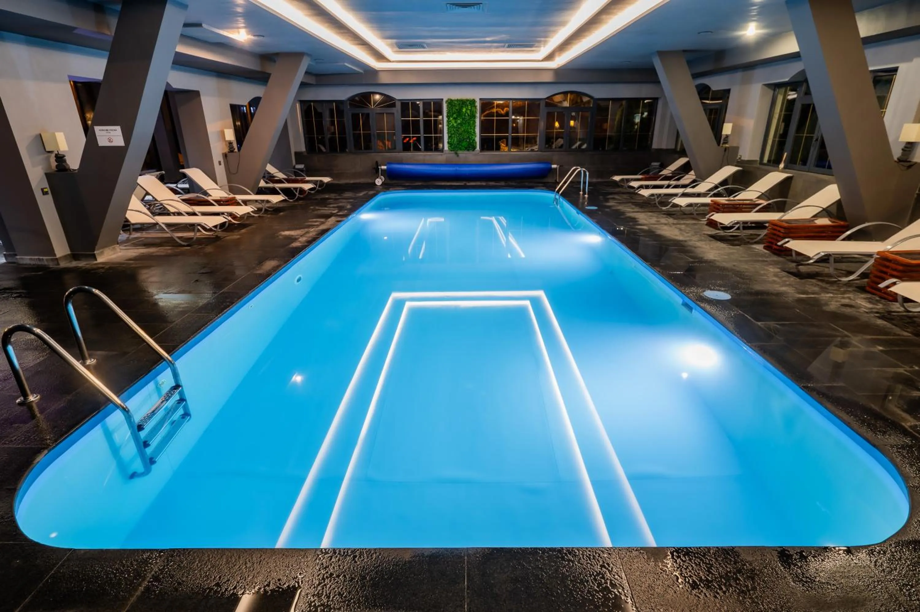 Swimming pool in Q Chalet