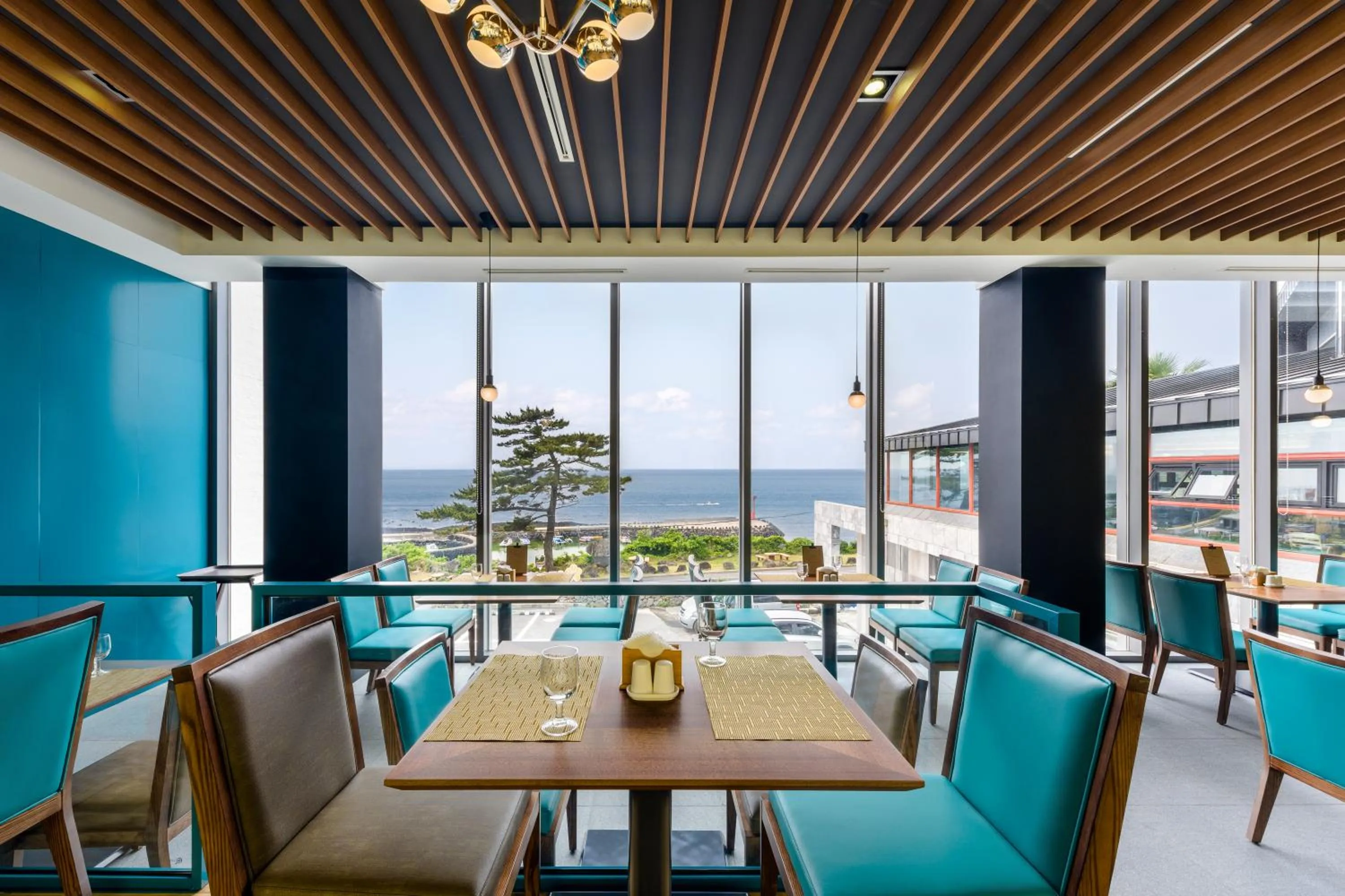 Restaurant/places to eat in STANFORD Hotel & Resort Jeju