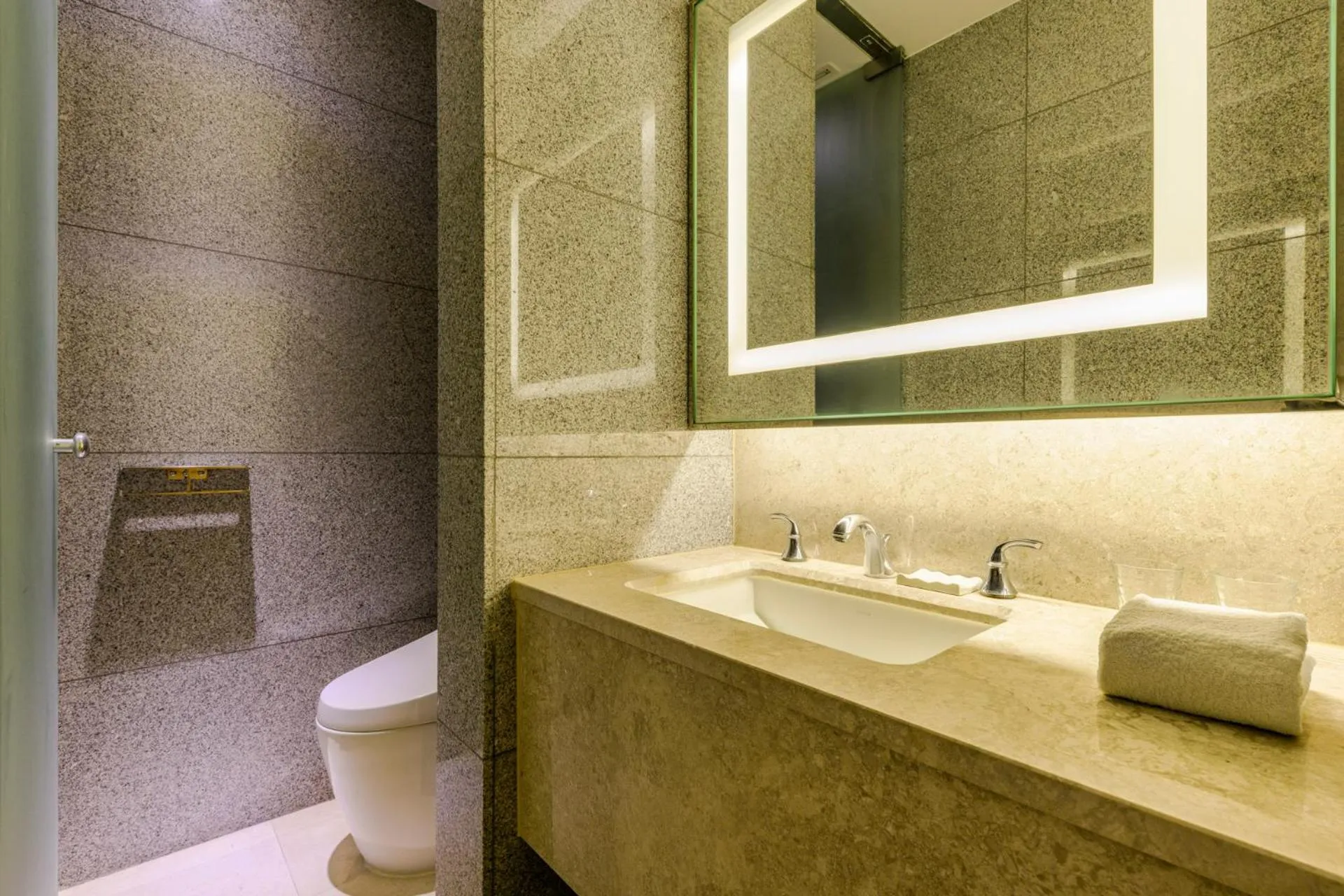 Shower in STANFORD Hotel & Resort Jeju