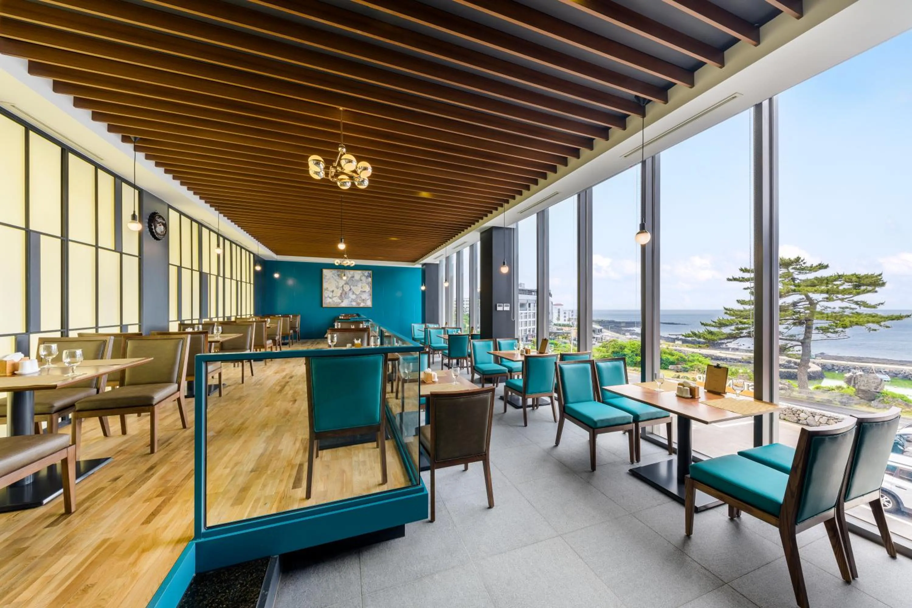 Restaurant/places to eat in STANFORD Hotel & Resort Jeju