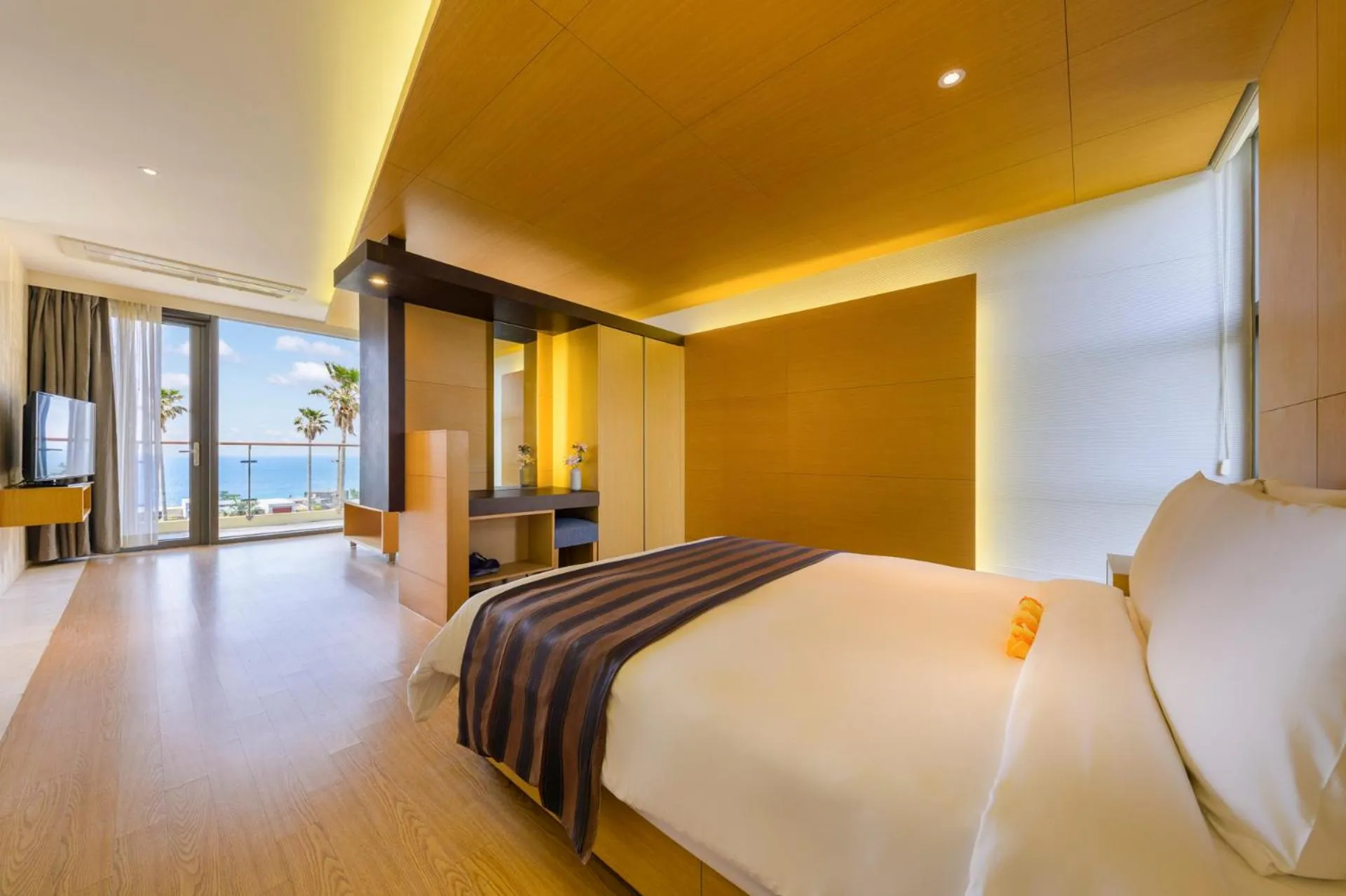 Bed in STANFORD Hotel & Resort Jeju