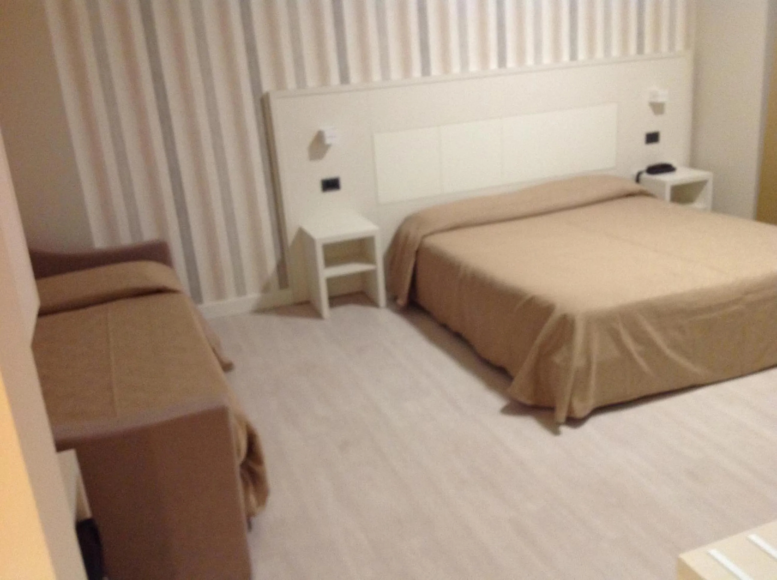 Photo of the whole room, Bed in Hotel Eur