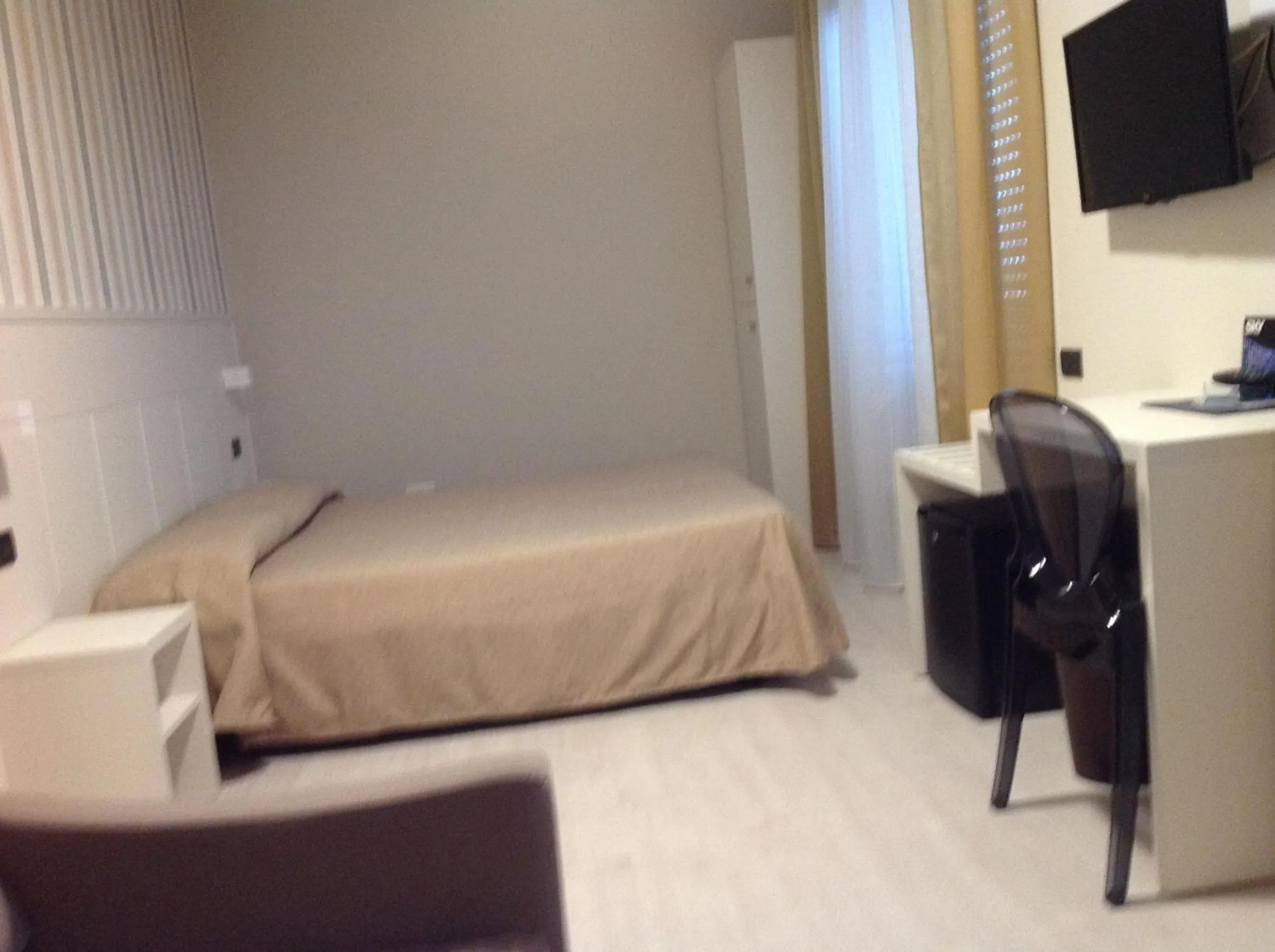 Photo of the whole room, Bed in Hotel Eur
