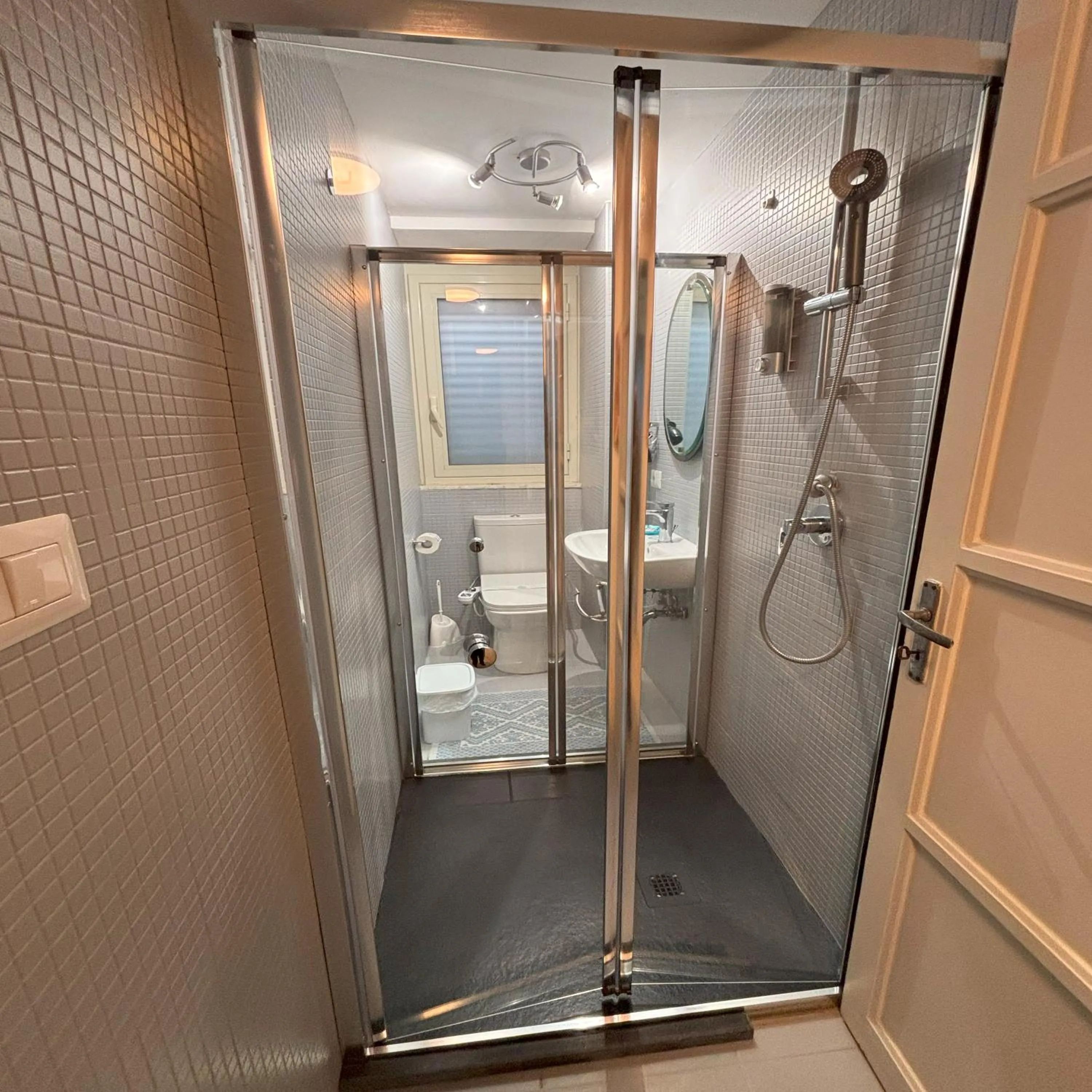 Shower in Althea Etna Garden