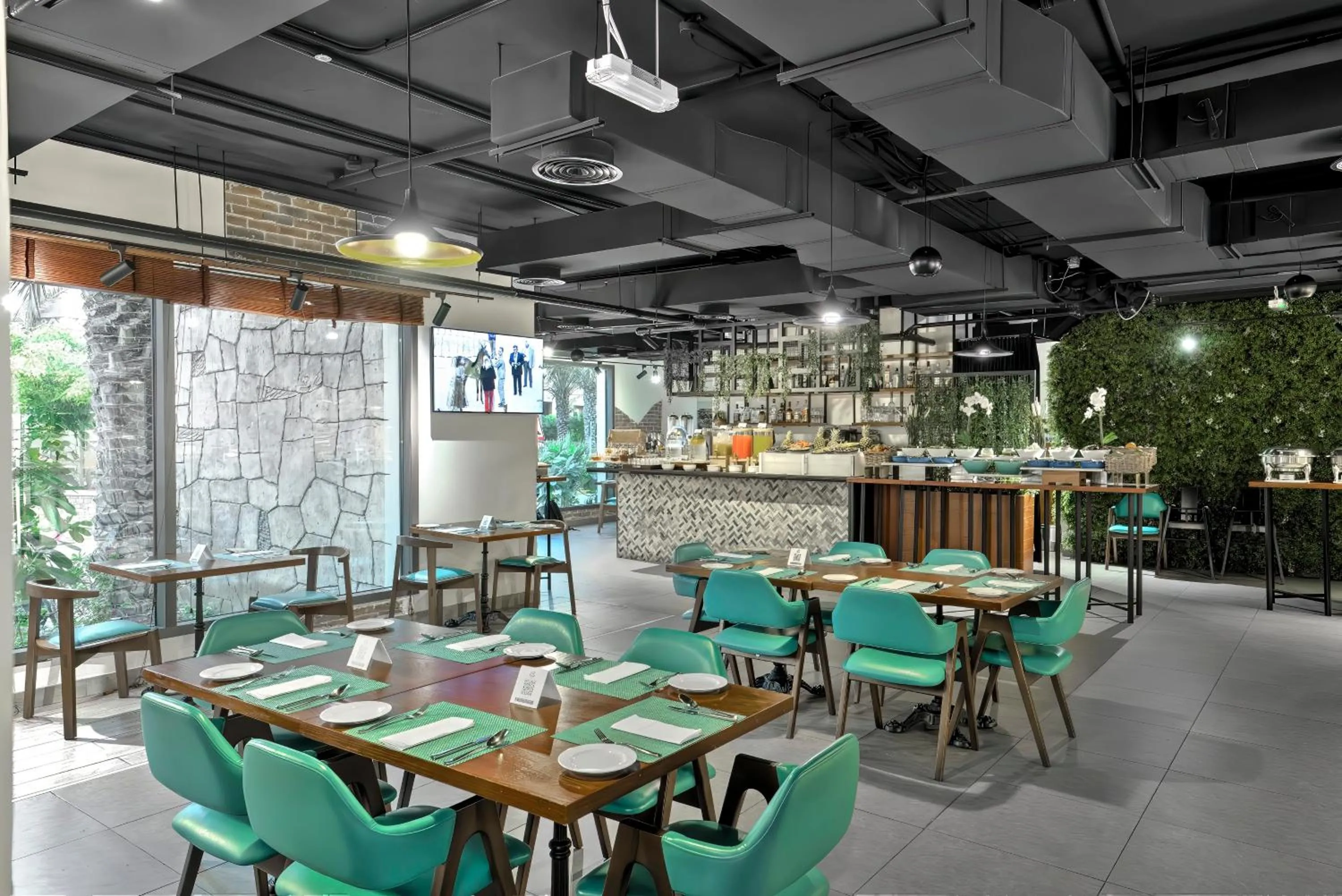 Restaurant/places to eat in Wyndham Residences The Palm