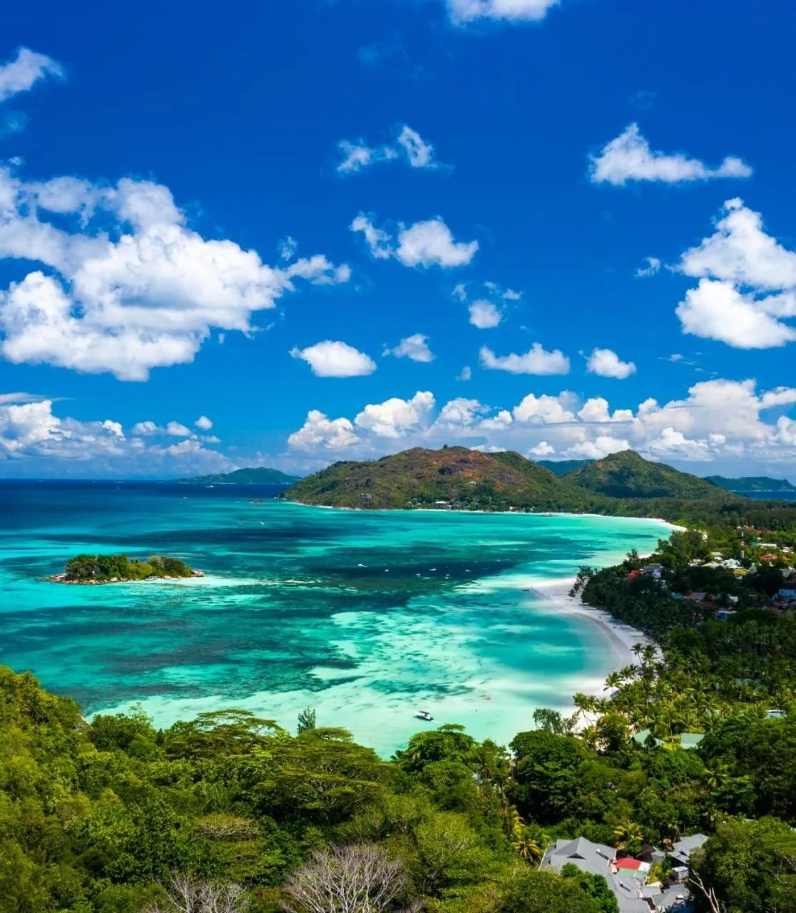 Beach in Hotel Le Duc de Praslin