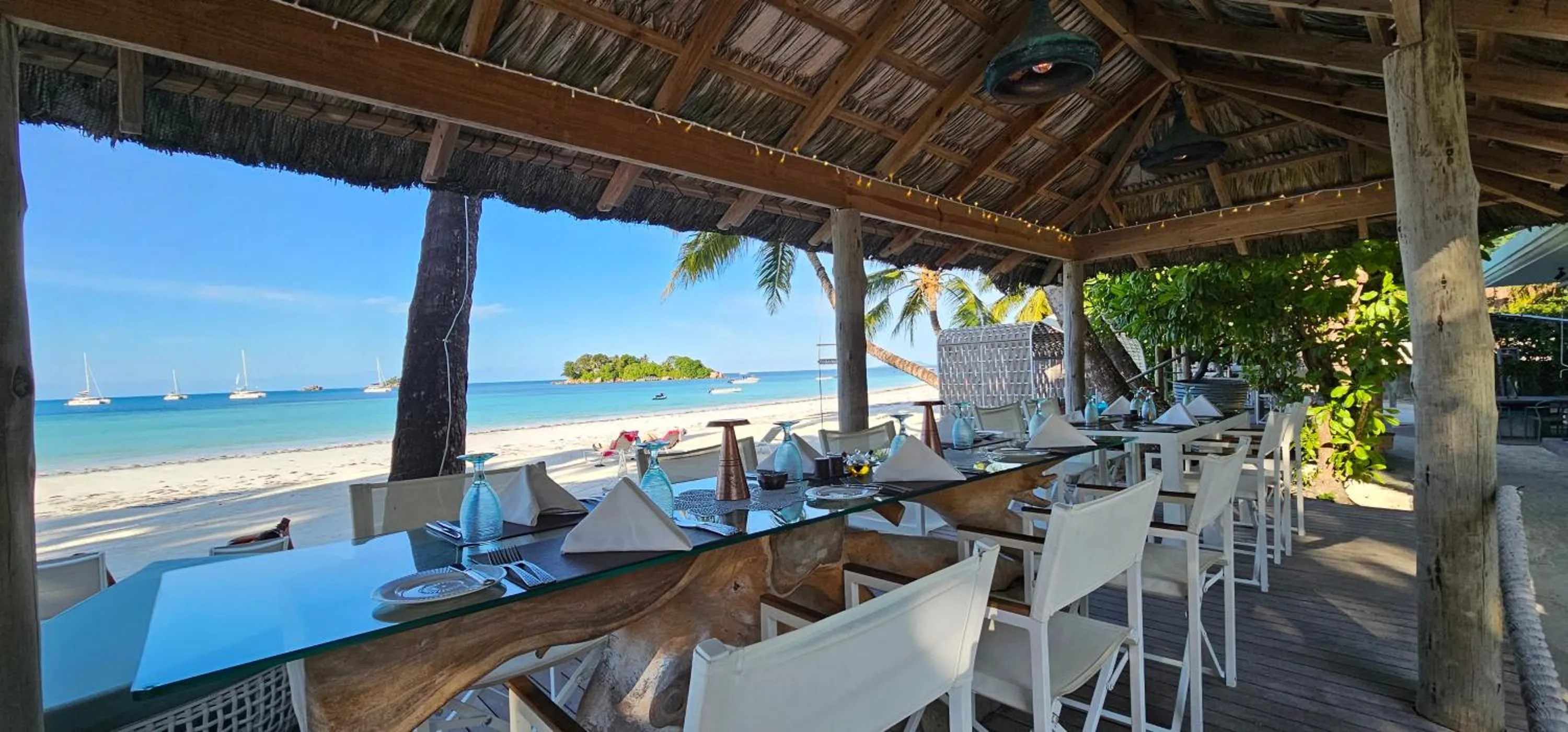 Property building in Hotel Le Duc de Praslin