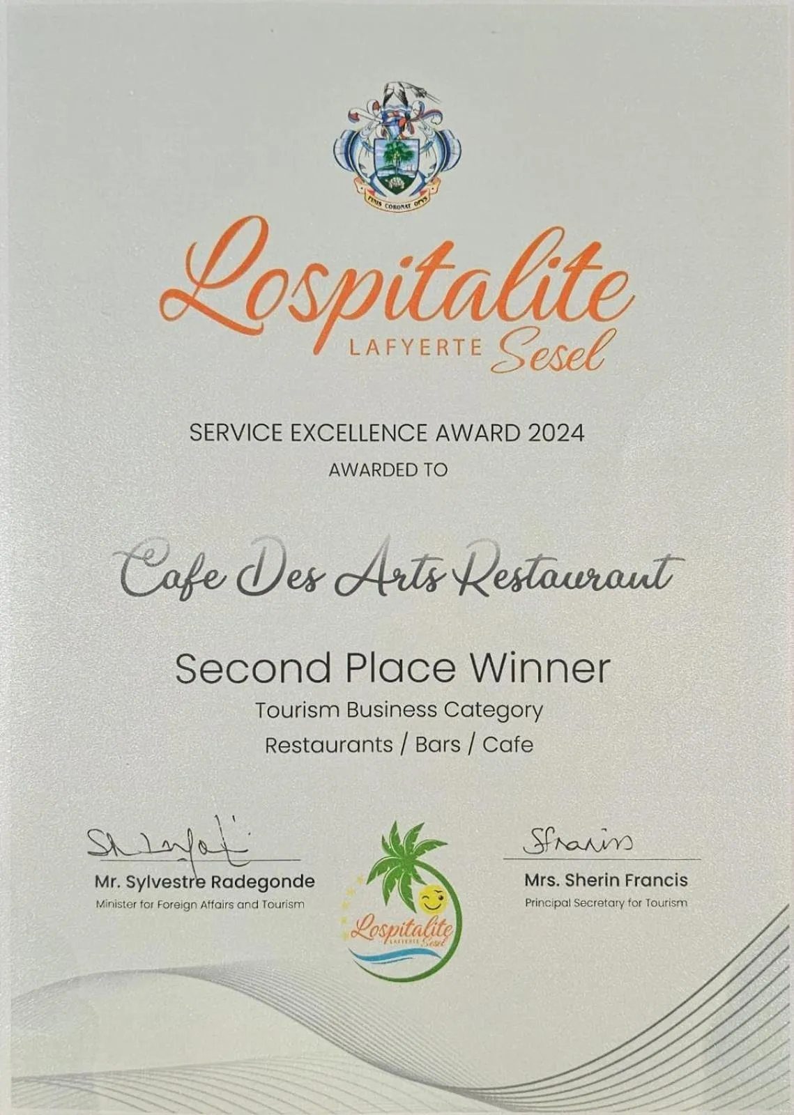 Property building in Hotel Le Duc de Praslin