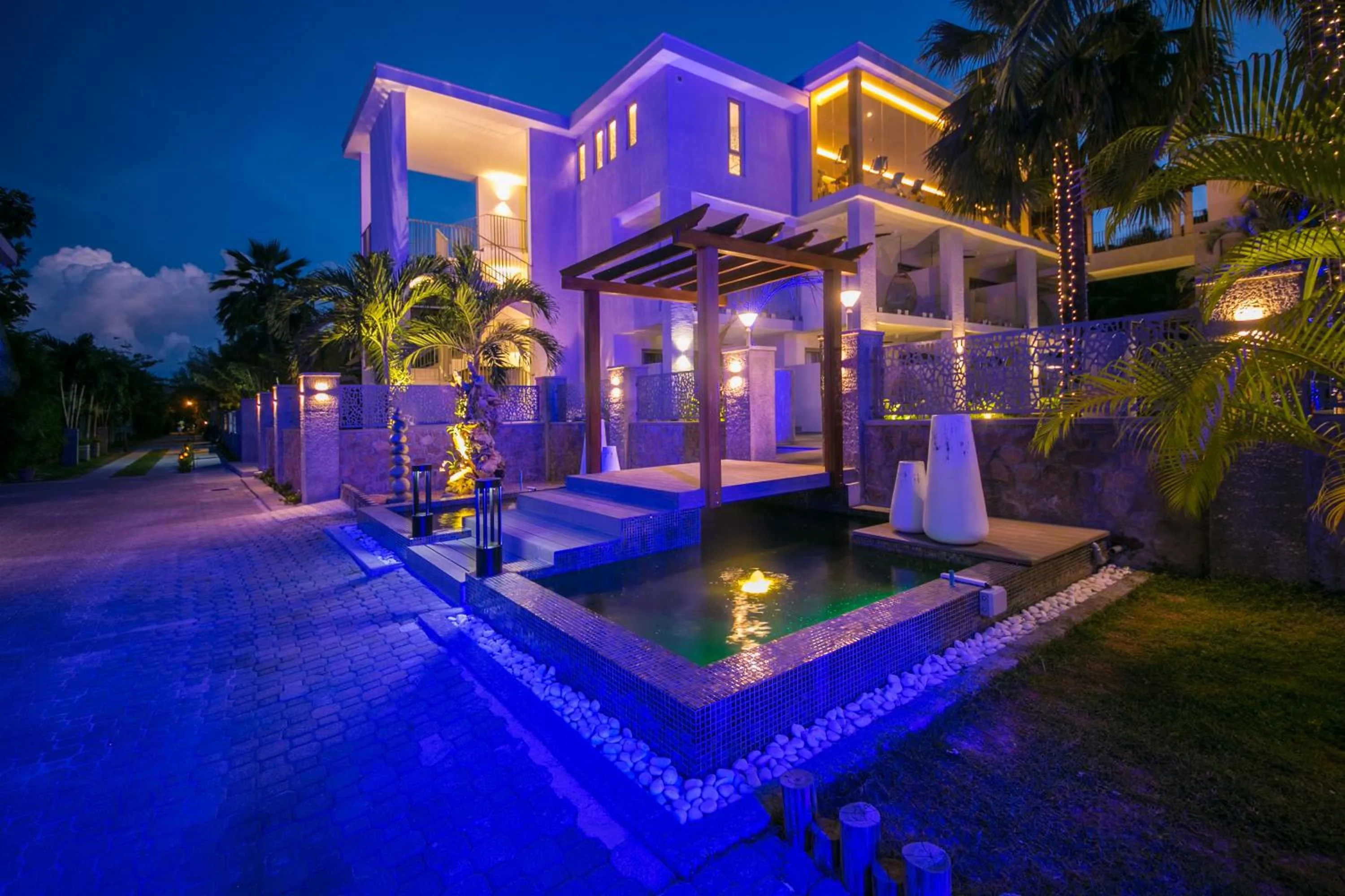 Property building in Hotel Le Duc de Praslin