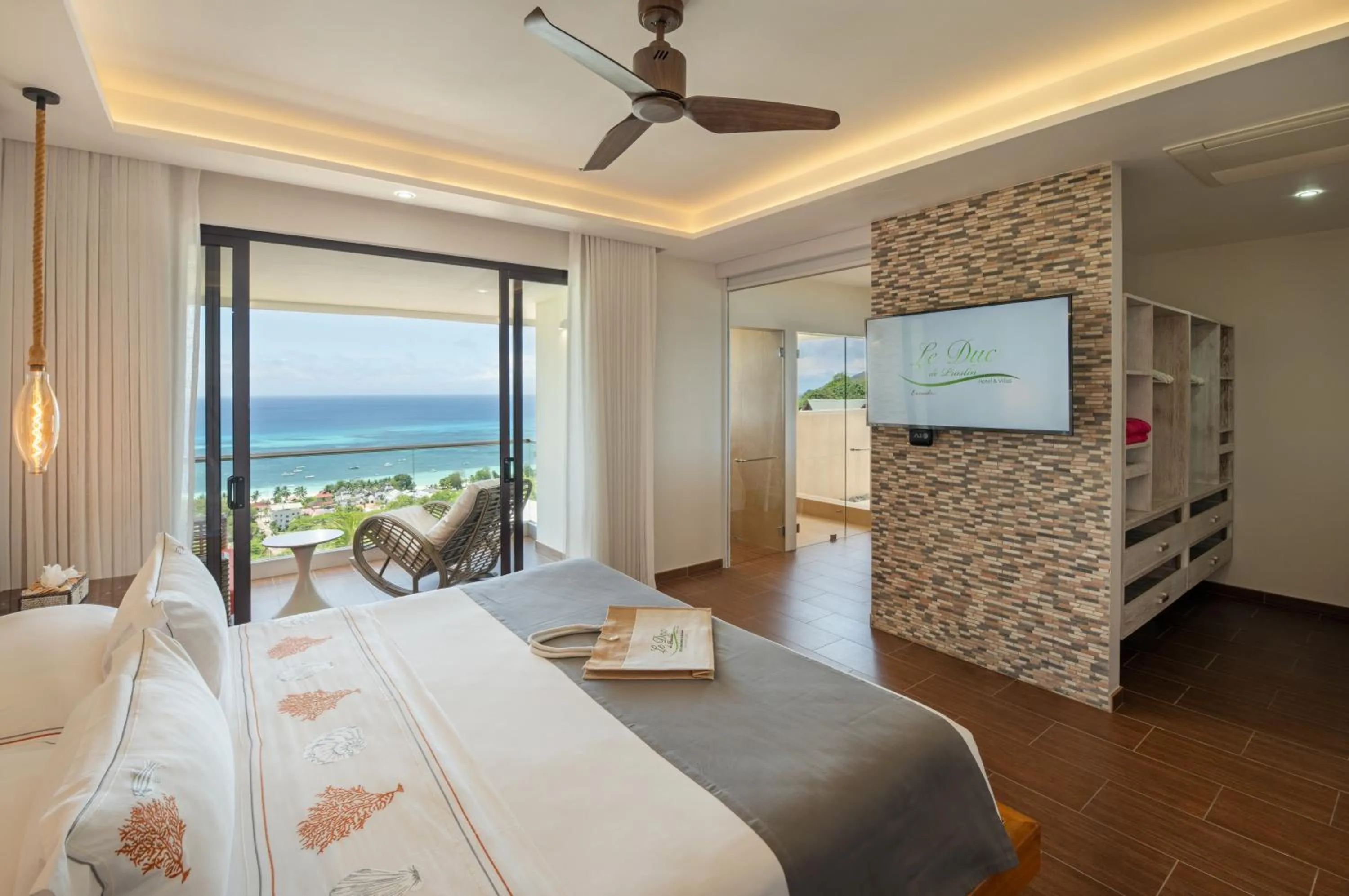 Bed in Hotel Le Duc de Praslin