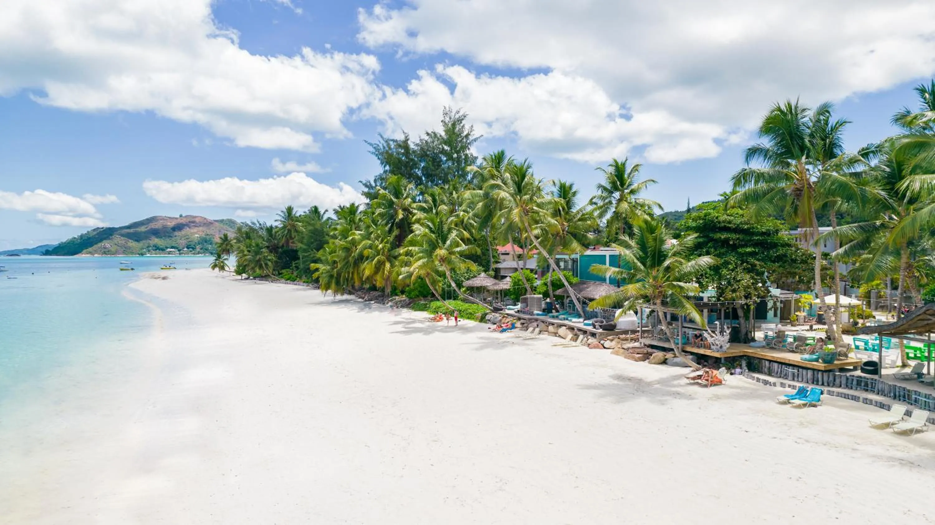 Property building in Hotel Le Duc de Praslin