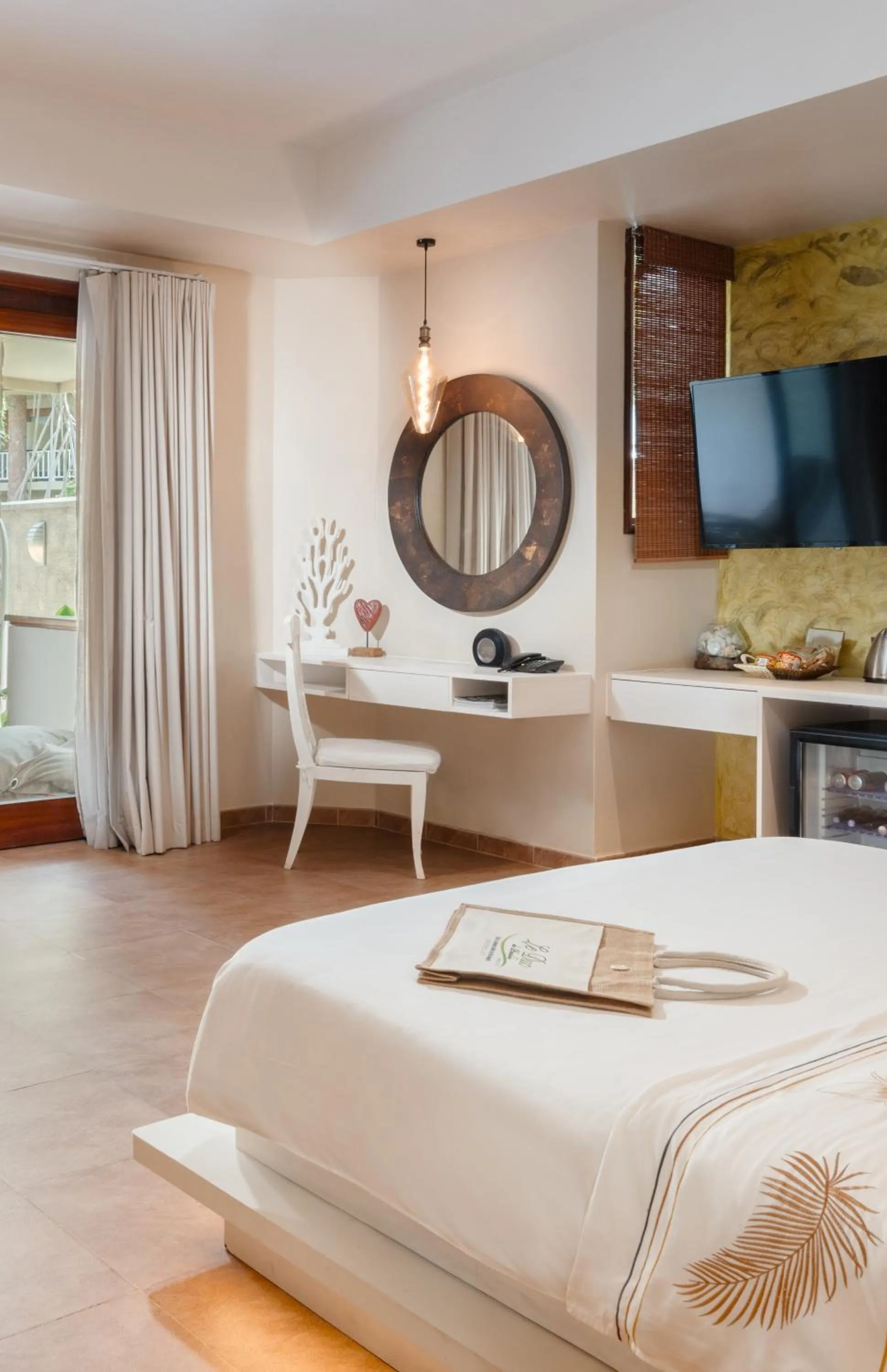 Bed in Hotel Le Duc de Praslin