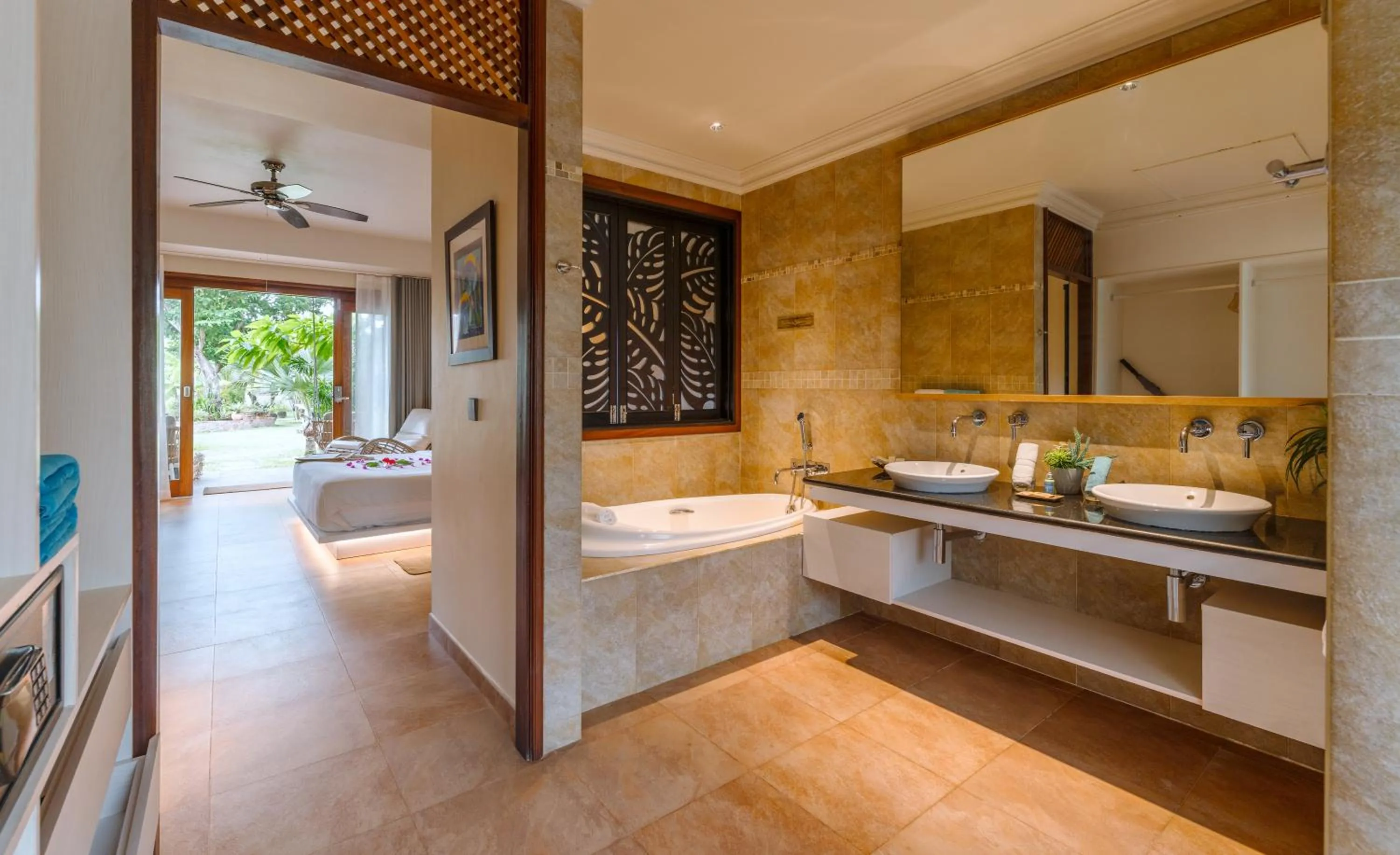 Bathroom in Hotel Le Duc de Praslin
