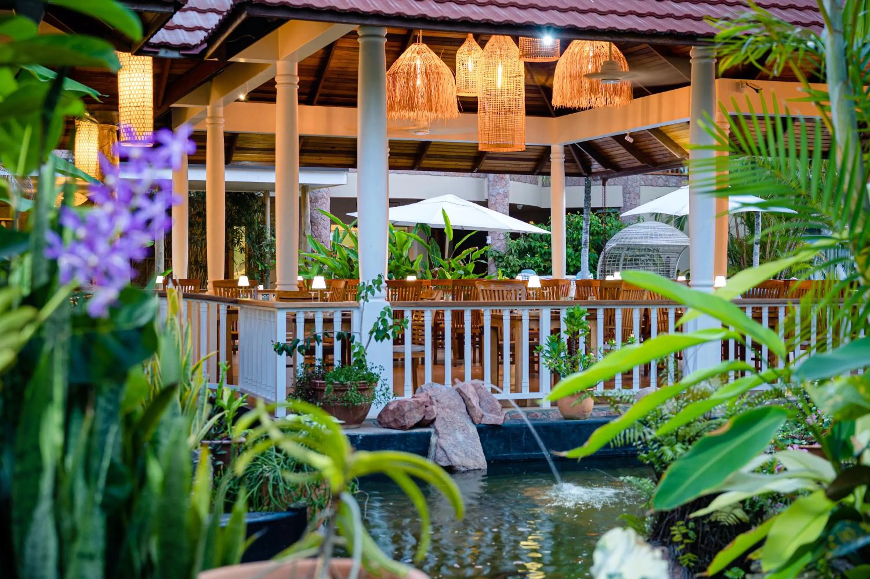 Restaurant/places to eat in Hotel Le Duc de Praslin