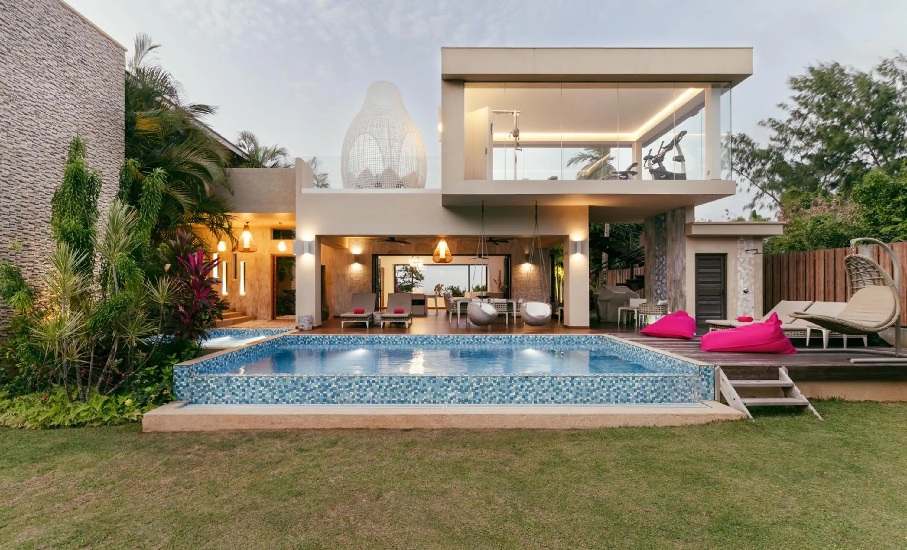 Property building in Hotel Le Duc de Praslin