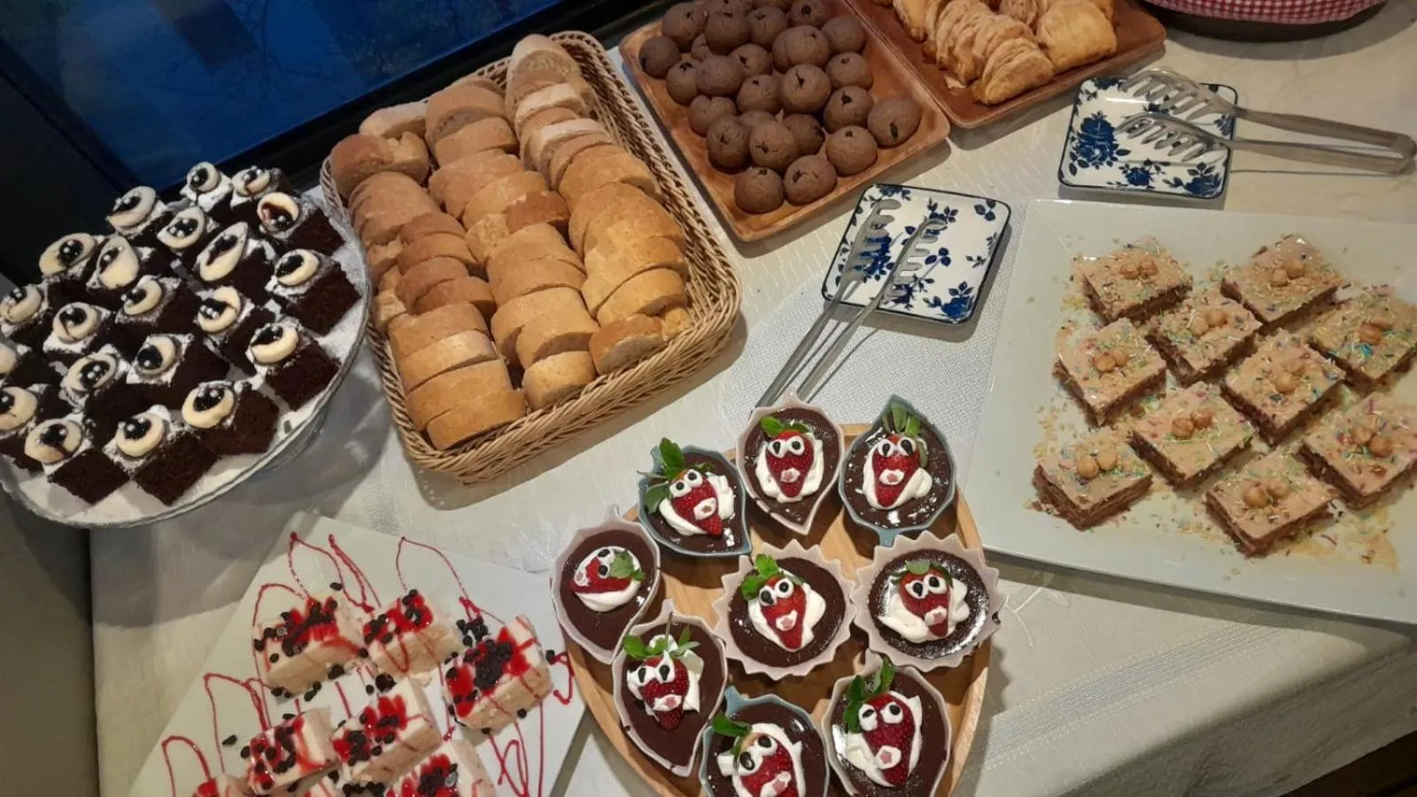 Buffet breakfast in Idylle Hotel