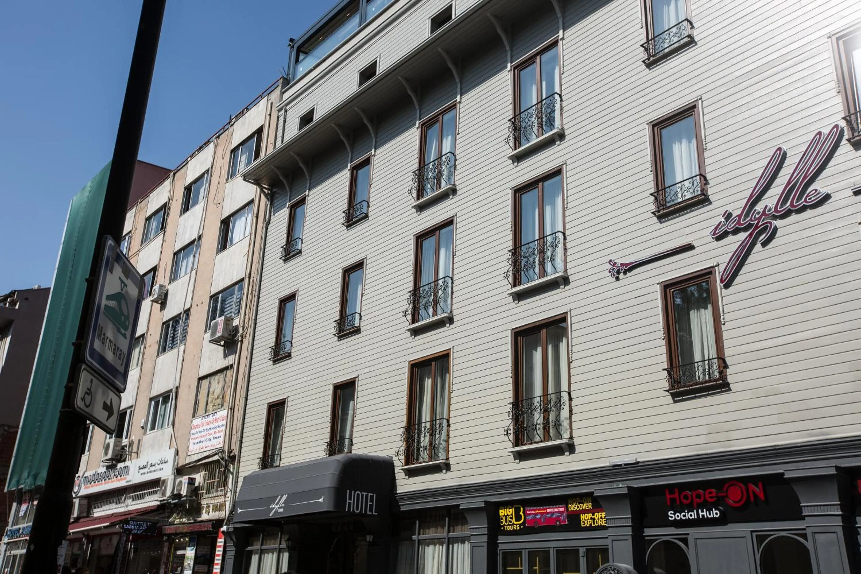 Facade/entrance in Idylle Hotel