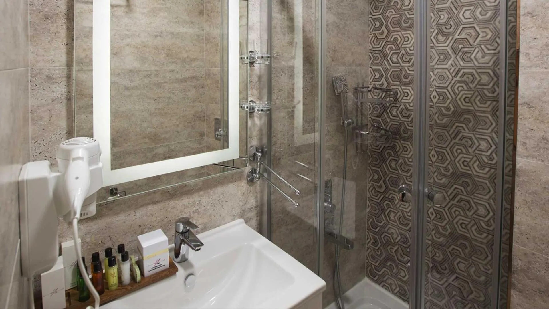 Shower in Idylle Hotel