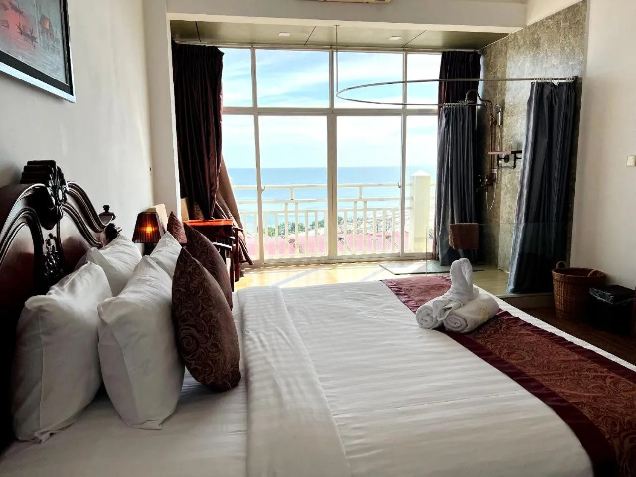 View (from property/room), Bed in Aristocrat Residence & Hotel
