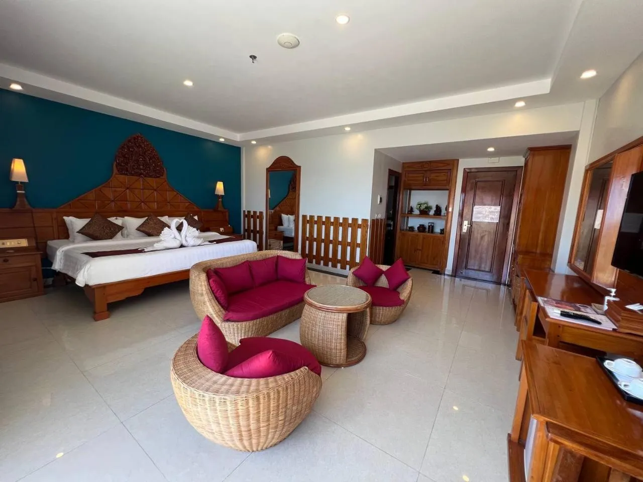 Living room, Bed in Aristocrat Residence & Hotel