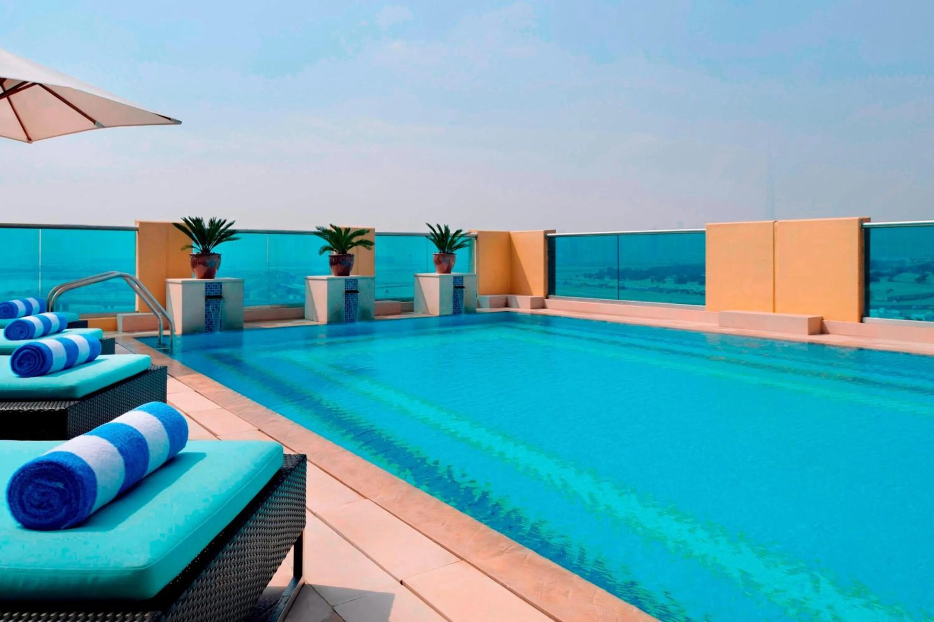Swimming pool in Marriott Executive Apartments Al Jaddaf, Dubai