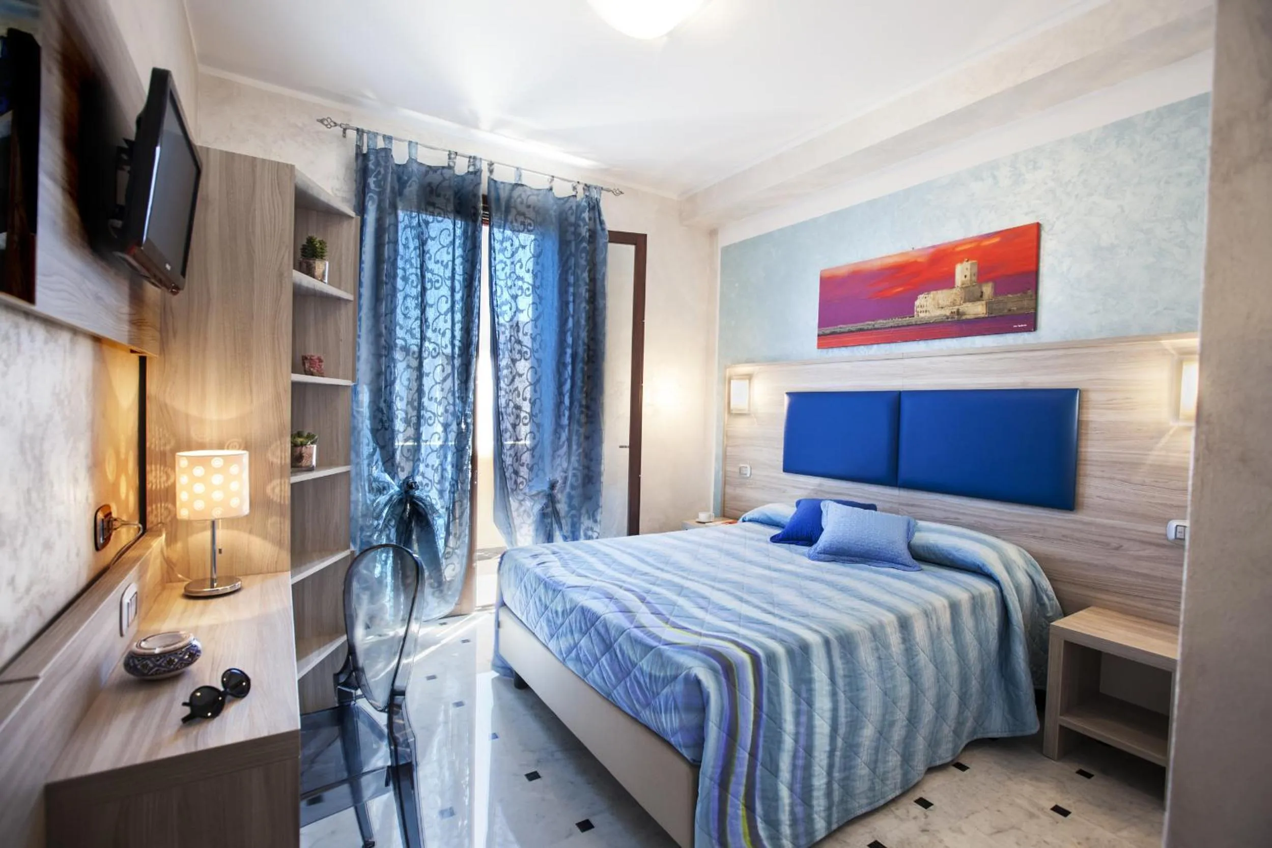 Decorative detail, Bed in Hotel Piccolo Mondo