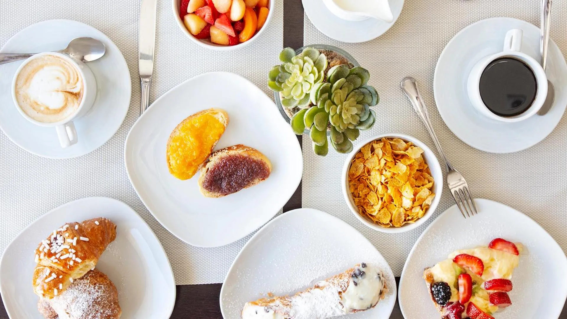 Food and drinks in Hotel Piccolo Mondo