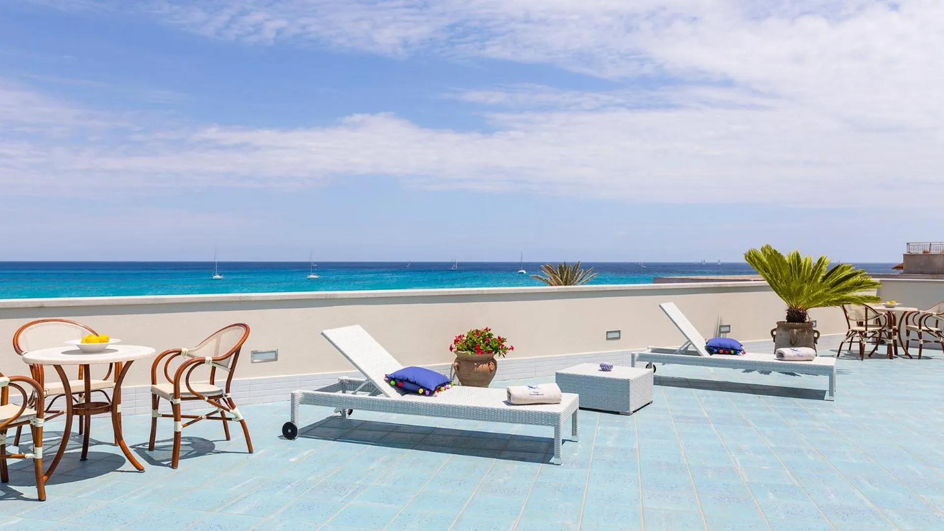 Property building in Hotel Piccolo Mondo