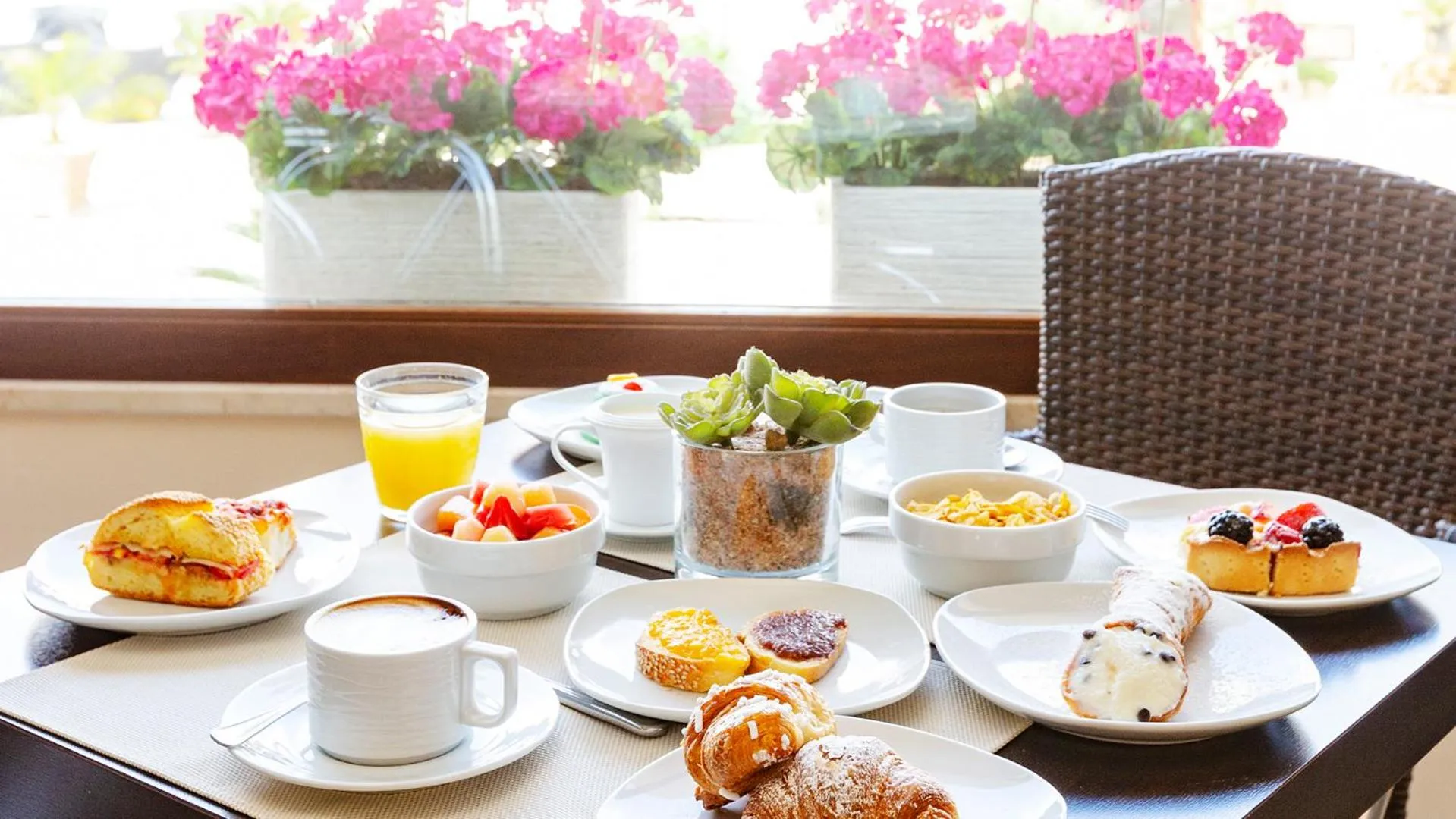 Food and drinks in Hotel Piccolo Mondo