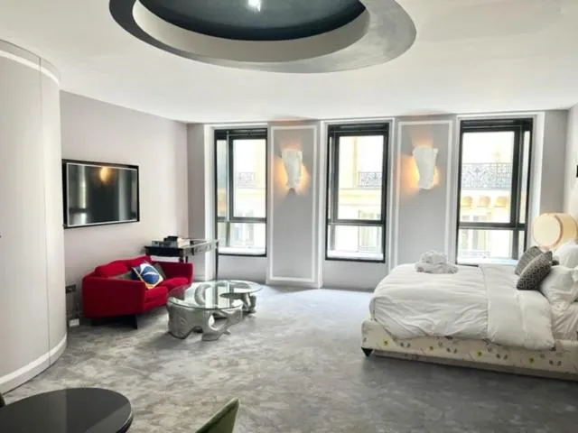 The place to be in Saint Germain des Près - Montana 2