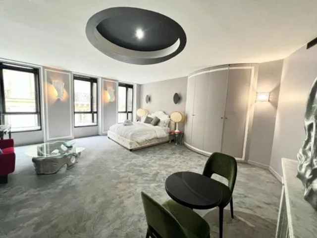 The place to be in Saint Germain des Près - Montana 2