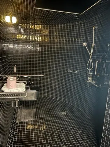 The place to be in Saint Germain des Près - Montana 2