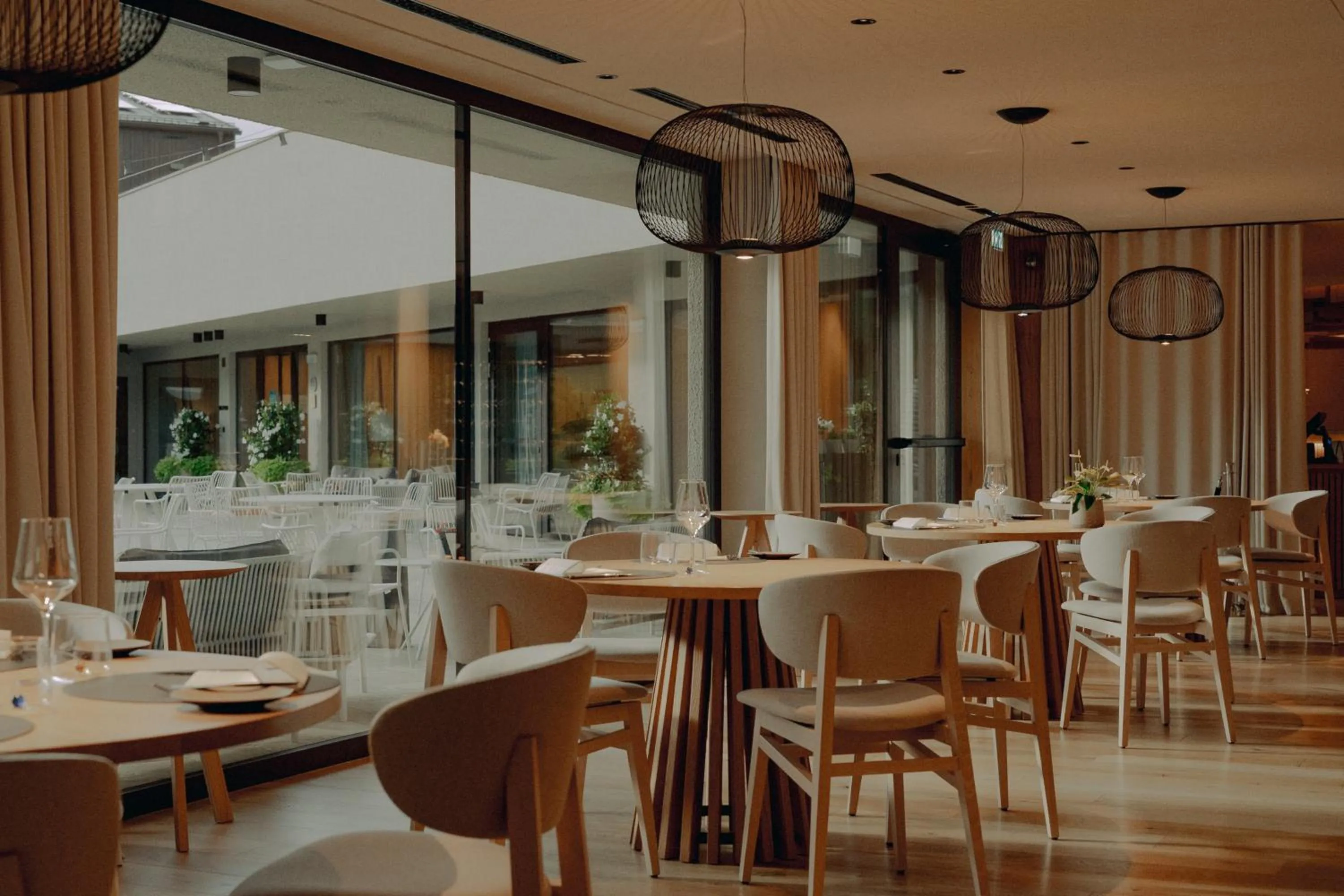 Restaurant/places to eat in AMA Stay