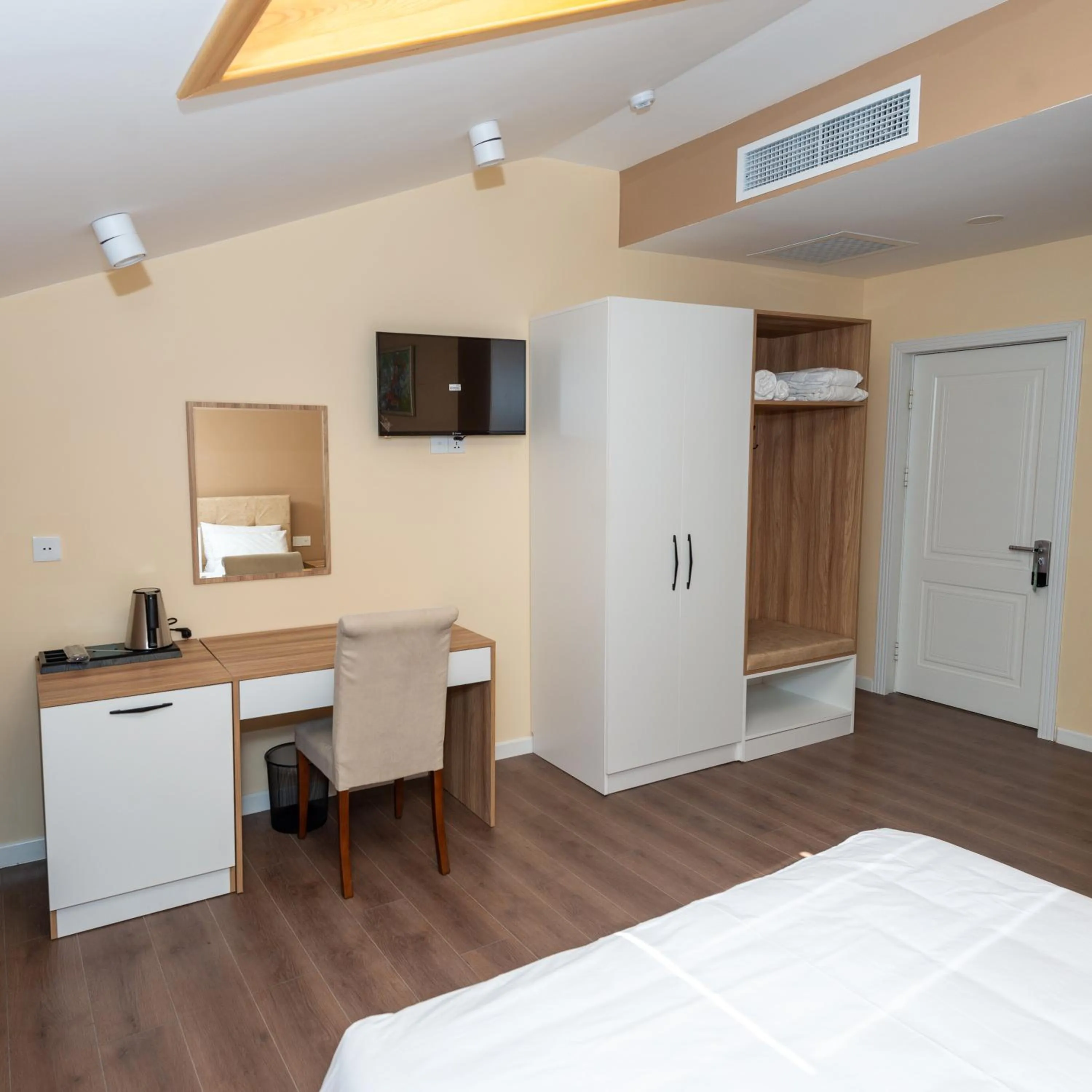 Seating area, Bed in OLF Hotel