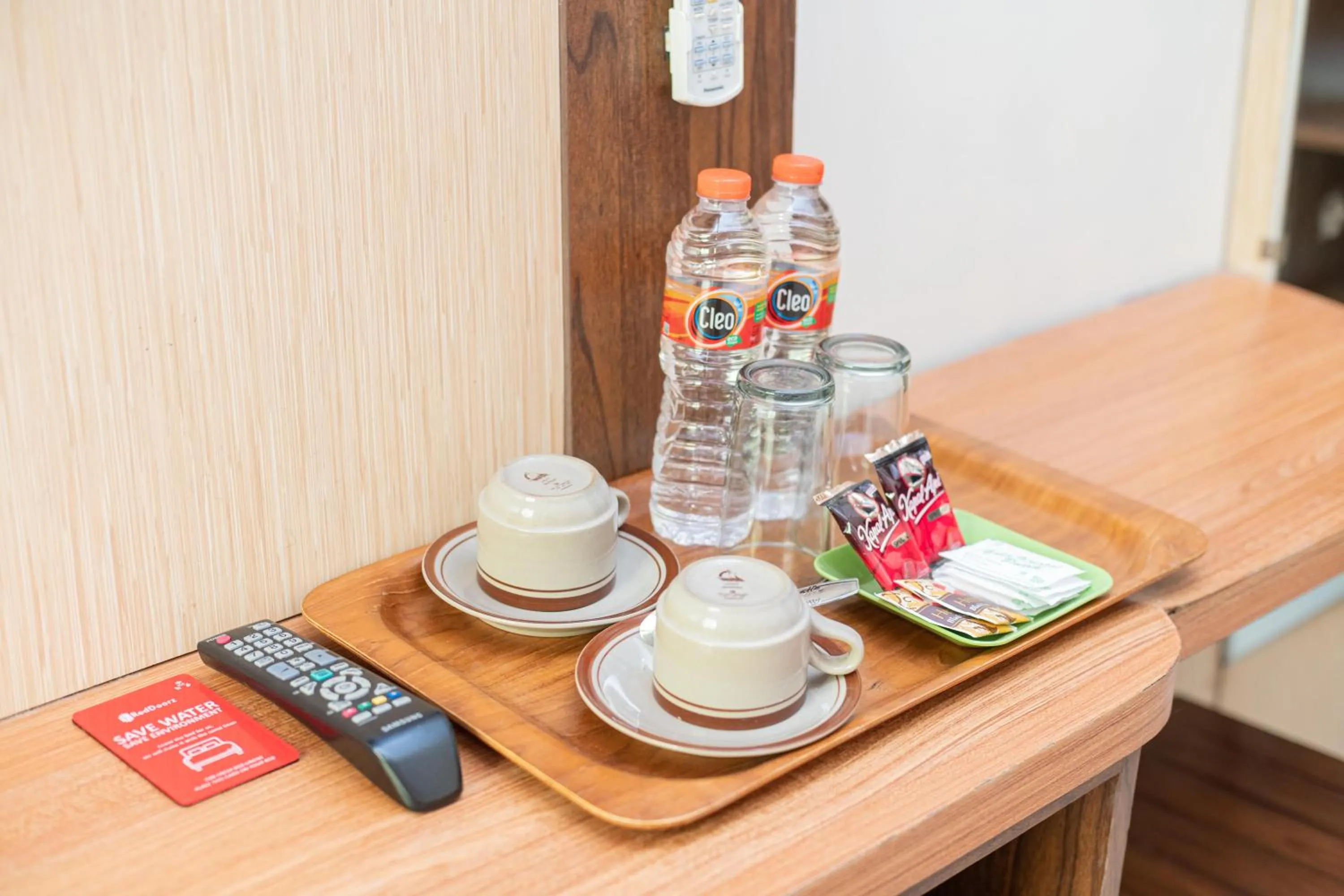 Coffee/tea facilities in RedDoorz Plus Syariah @ Jalan Dokter Wahidin Bojonegoro