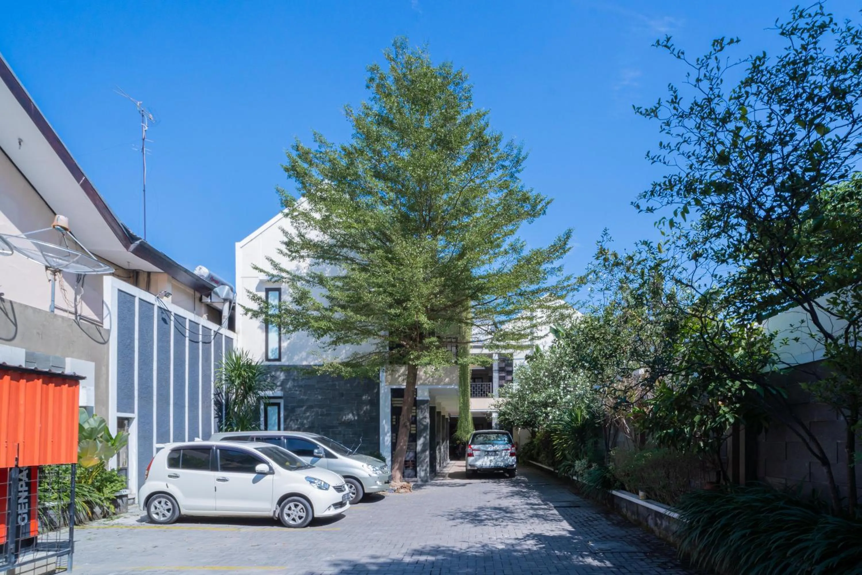 Property building in RedDoorz Plus Syariah @ Jalan Dokter Wahidin Bojonegoro