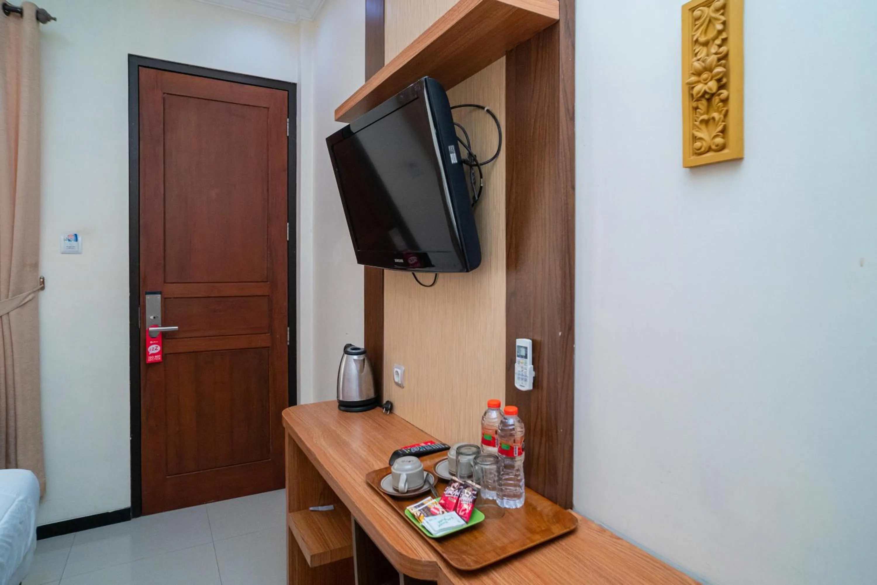 Bedroom in RedDoorz Plus Syariah @ Jalan Dokter Wahidin Bojonegoro