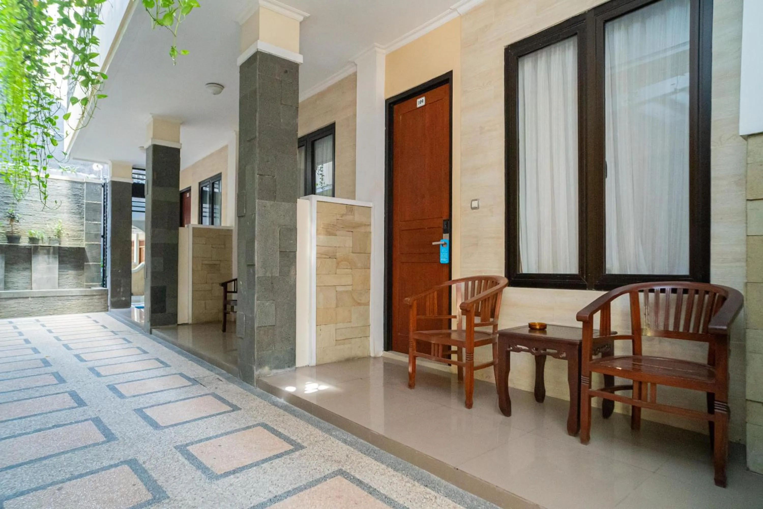 Patio in RedDoorz Plus Syariah @ Jalan Dokter Wahidin Bojonegoro