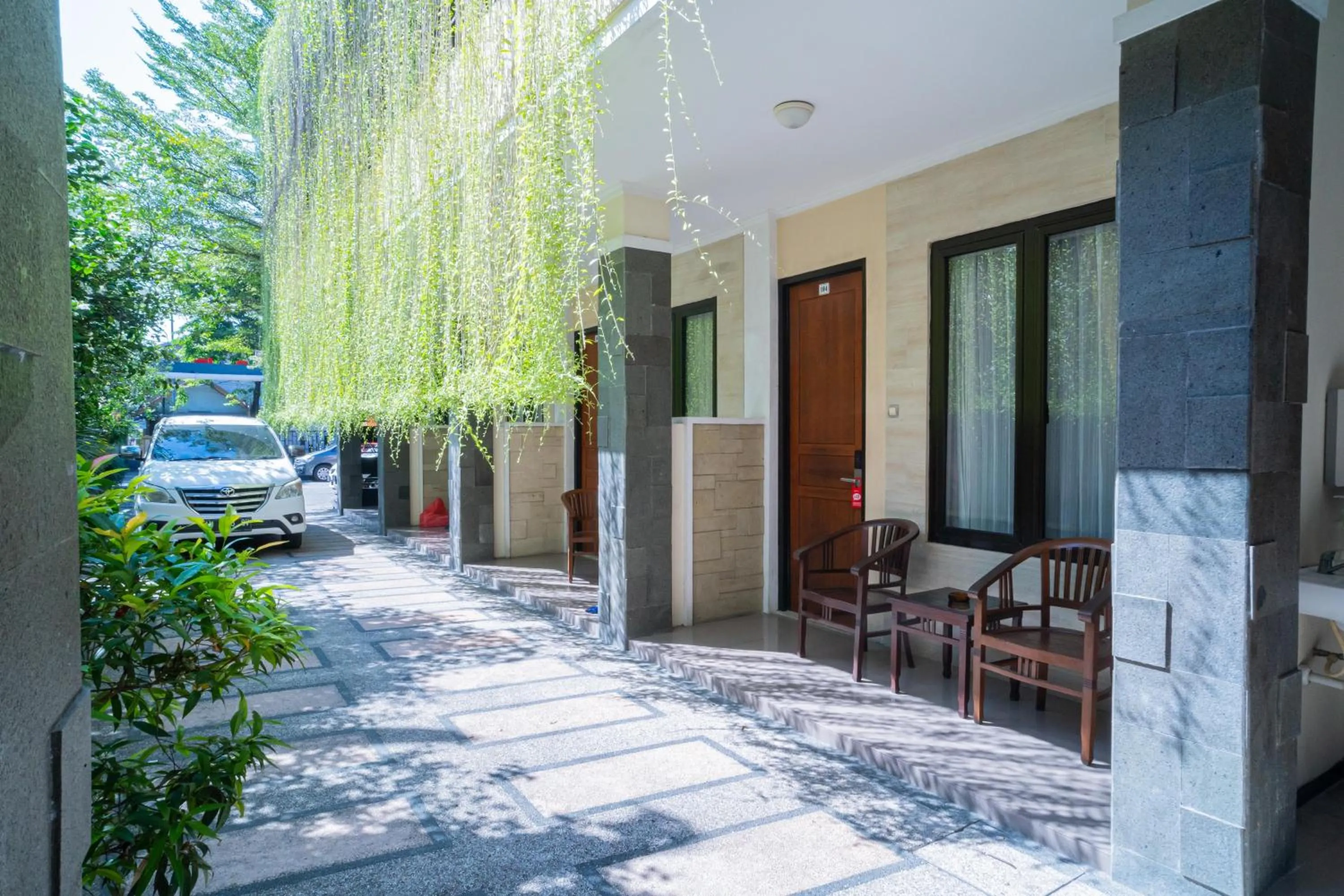 Patio in RedDoorz Plus Syariah @ Jalan Dokter Wahidin Bojonegoro