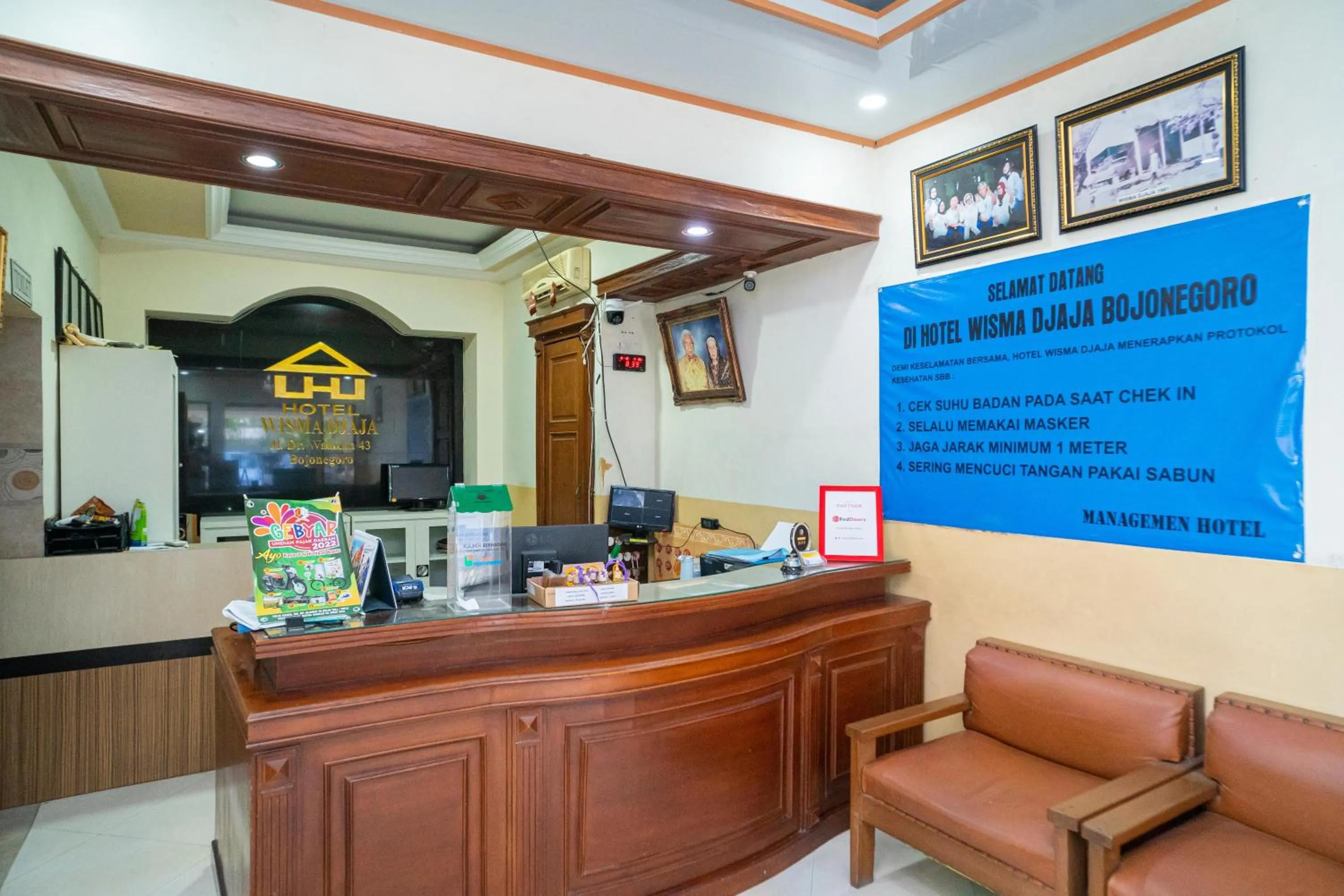 Lobby or reception in RedDoorz Plus Syariah @ Jalan Dokter Wahidin Bojonegoro