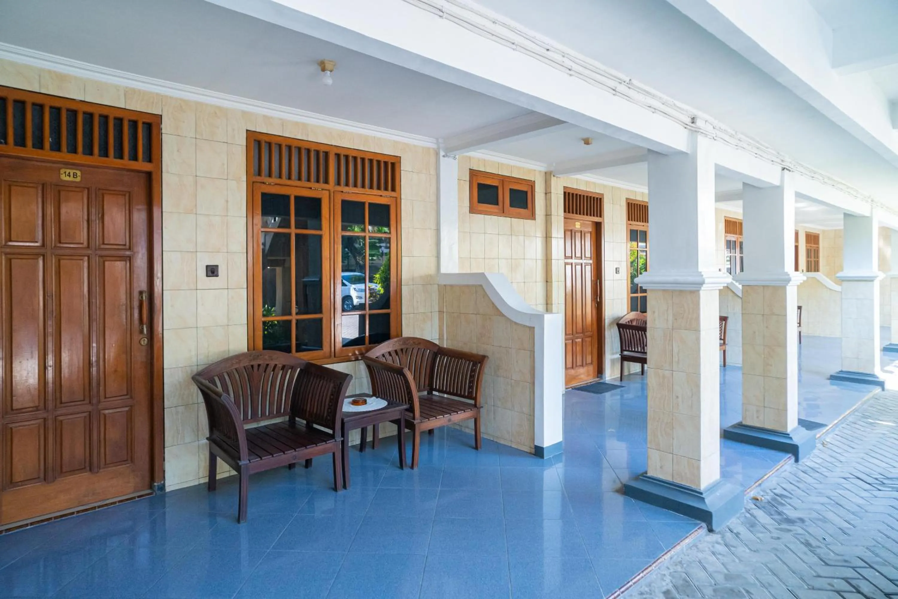 Patio in RedDoorz Plus Syariah @ Jalan Dokter Wahidin Bojonegoro