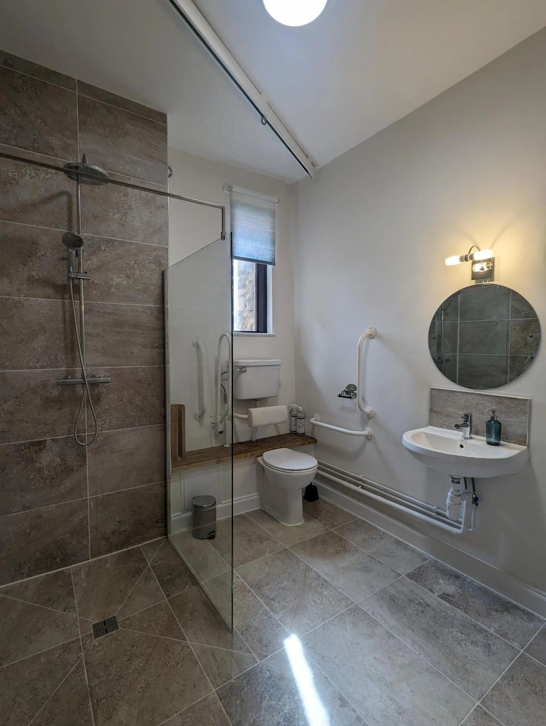 Shower in Kingfisher Barn