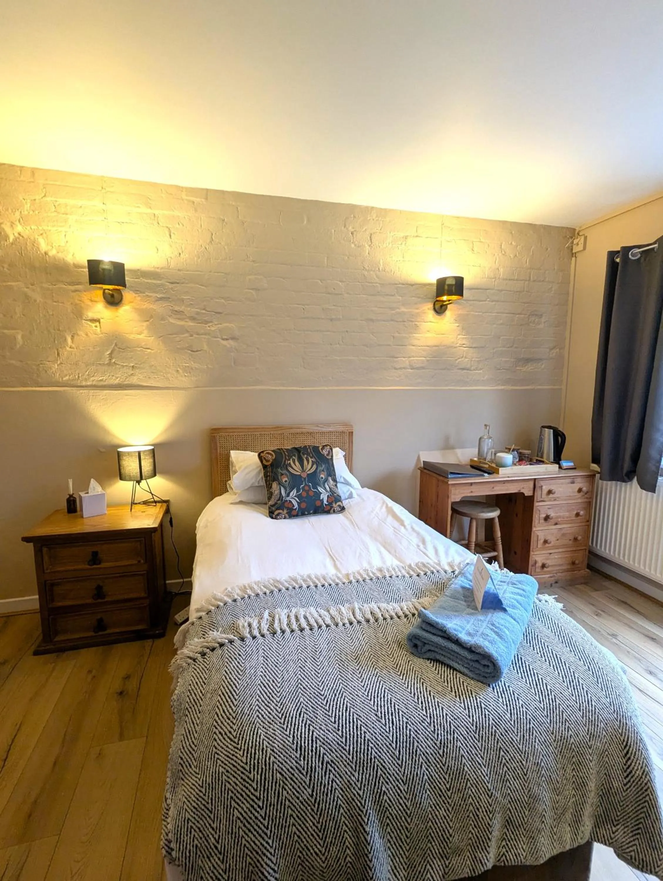 Bed in Kingfisher Barn