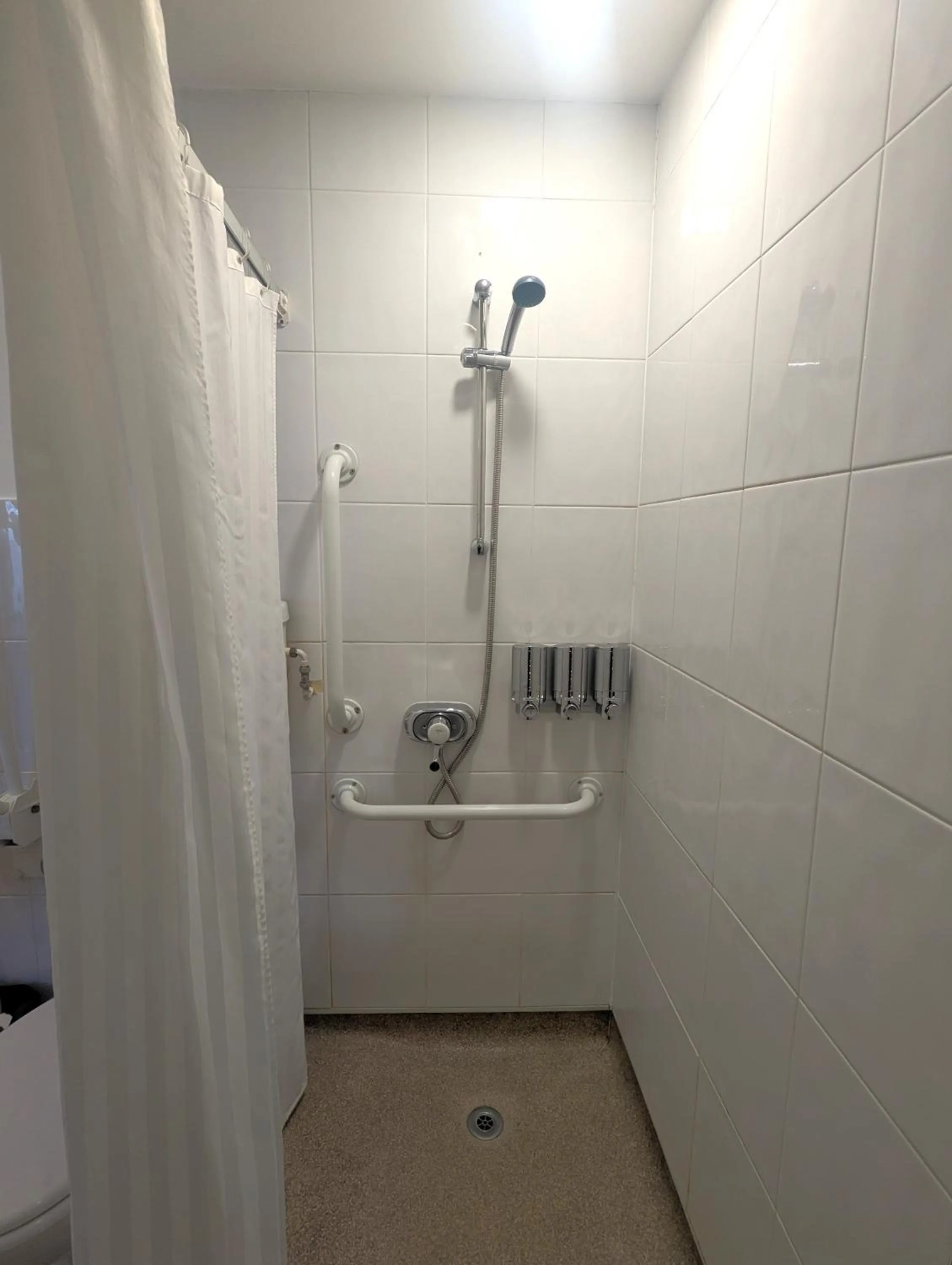 Shower in Kingfisher Barn