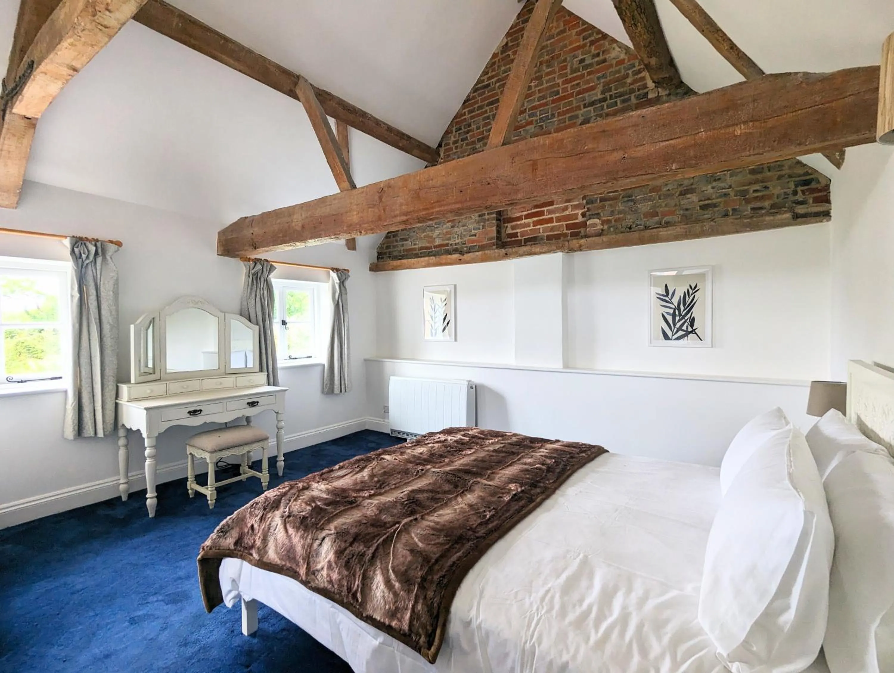 Bed in Kingfisher Barn