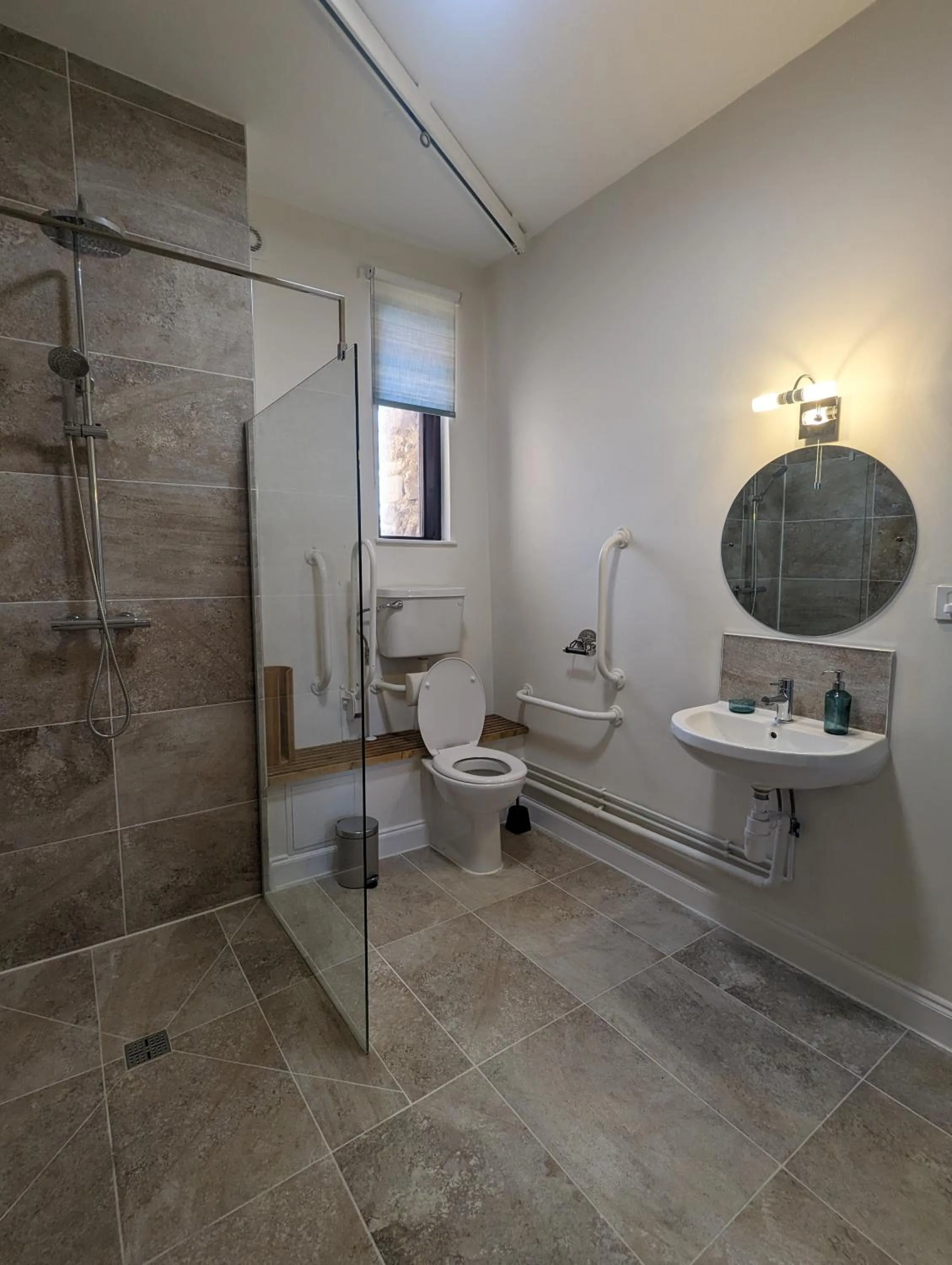 Shower in Kingfisher Barn