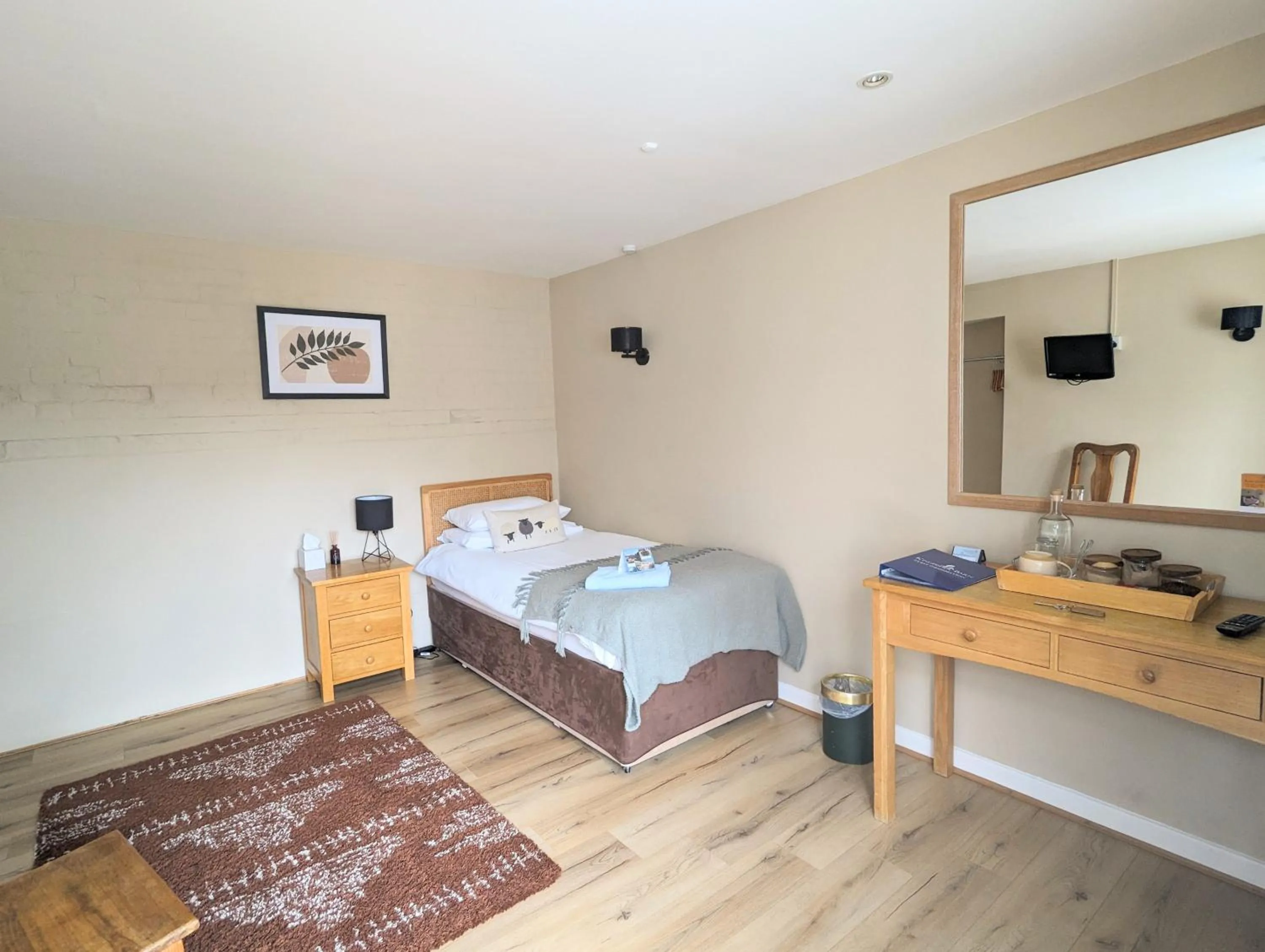 Bed in Kingfisher Barn