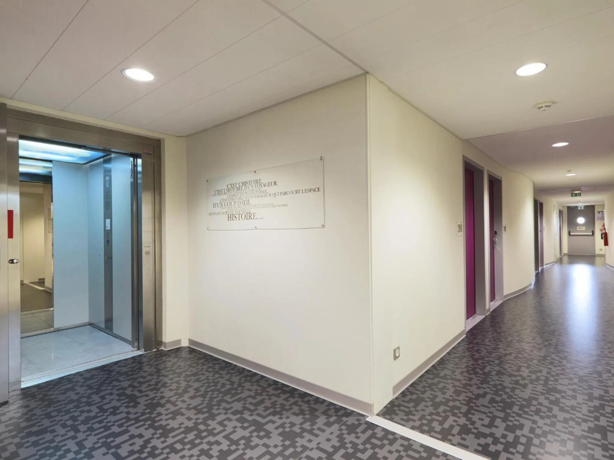 Bedroom in Kyriad Saint Chély d'Apcher - Aire de la Lozère