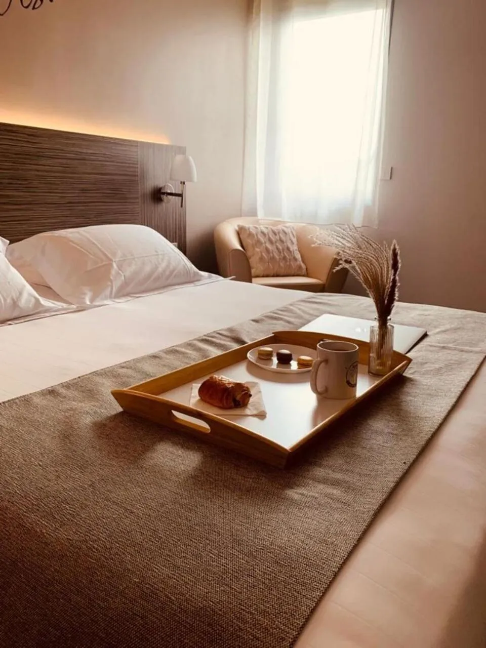 Bedroom, Bed in Kyriad Saint Chély d'Apcher - Aire de la Lozère