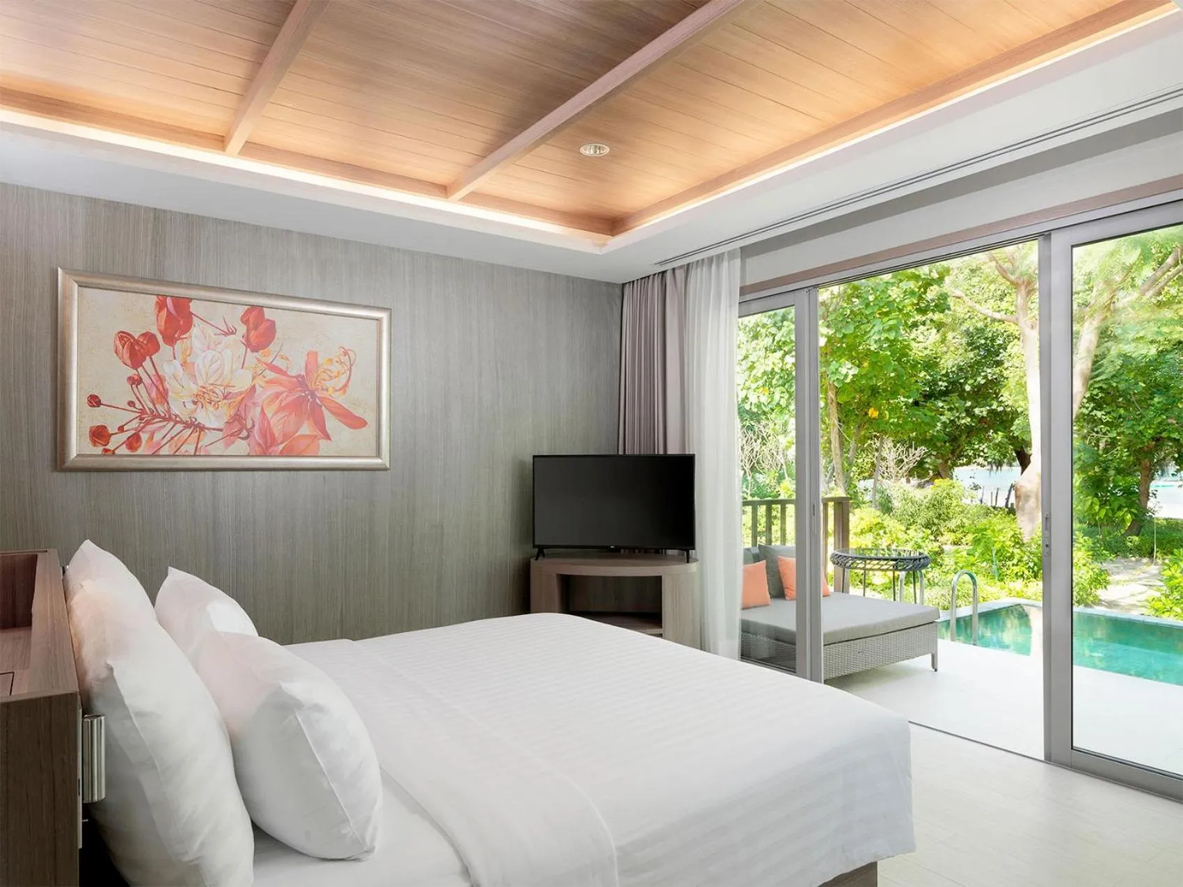 Photo of the whole room, Bed in PP Princess Resort